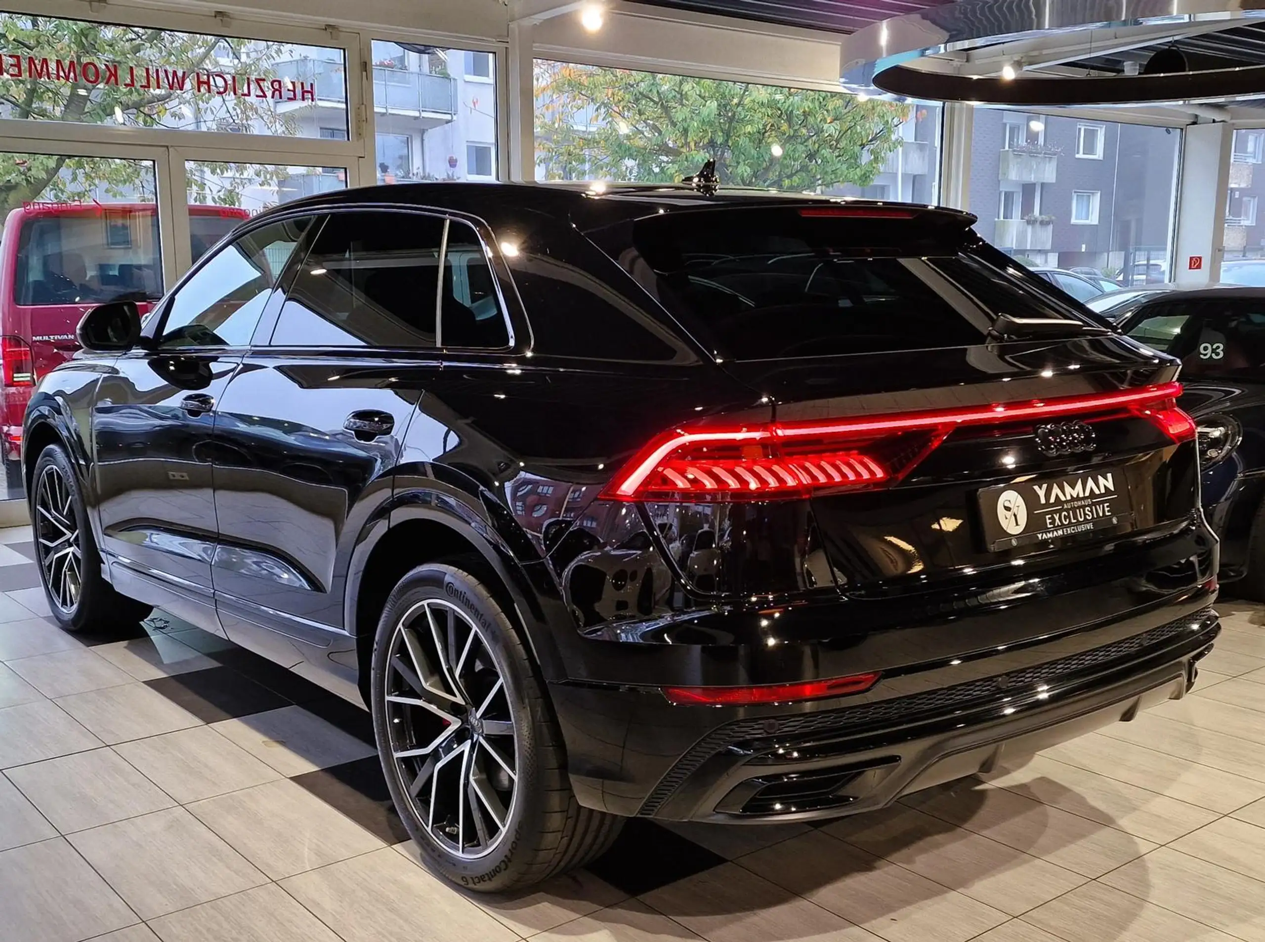 Audi - Q8