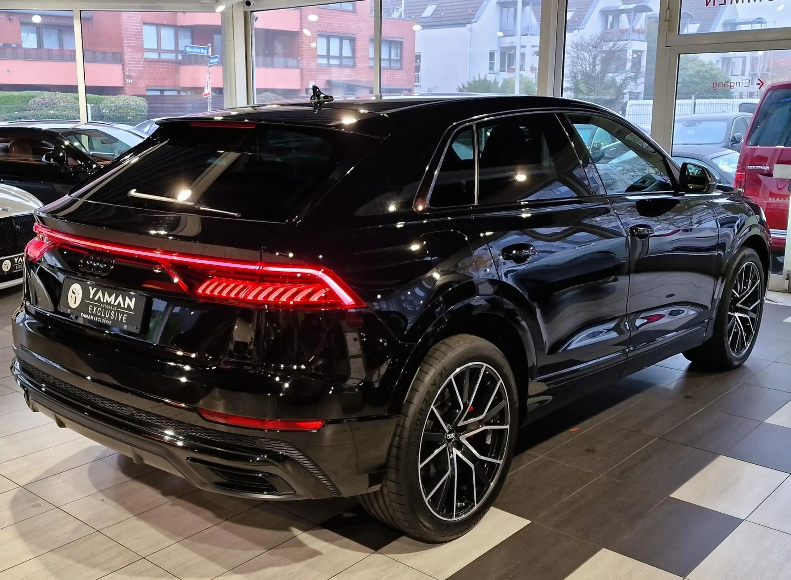 Audi - Q8