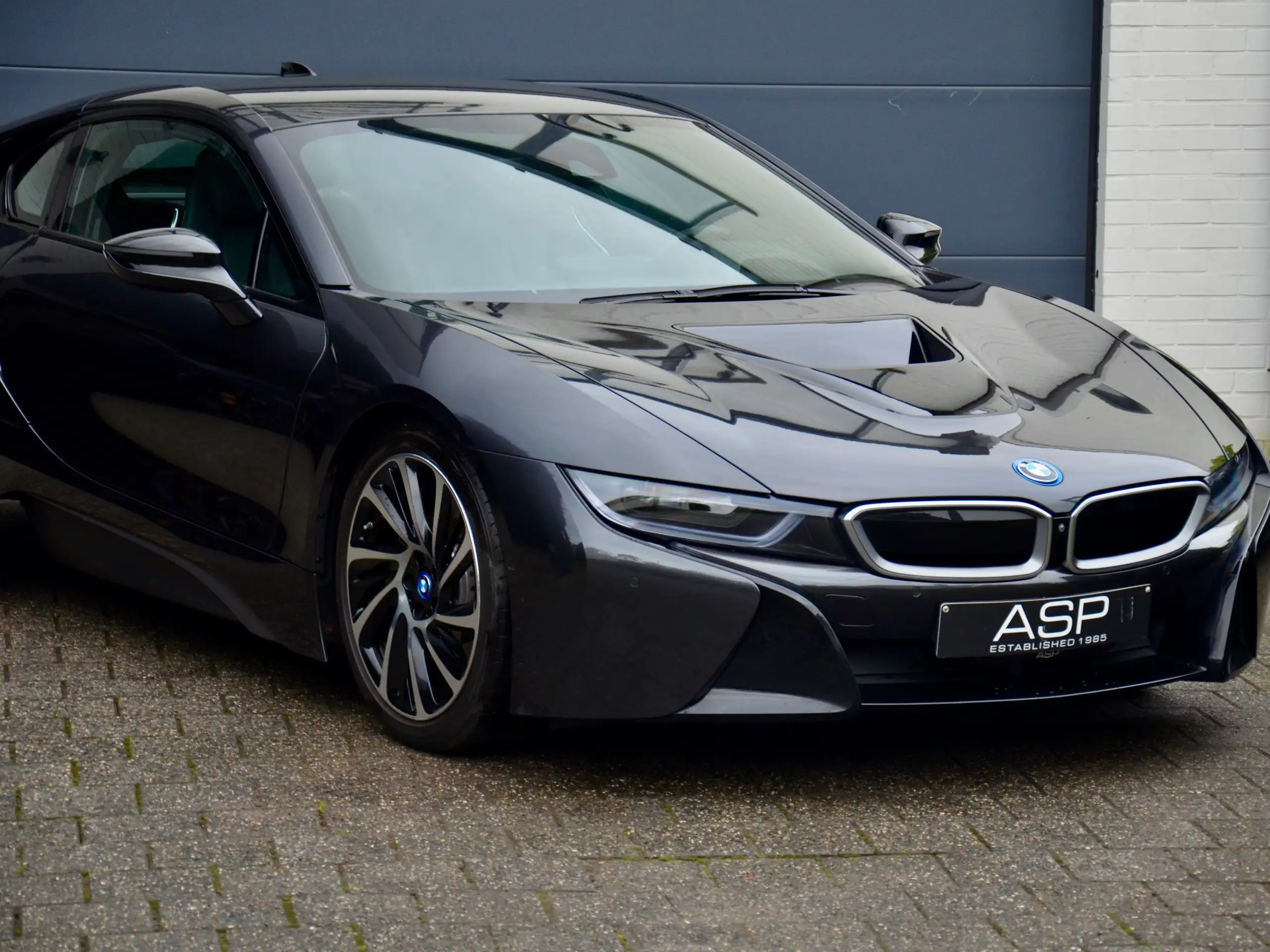 BMW - i8