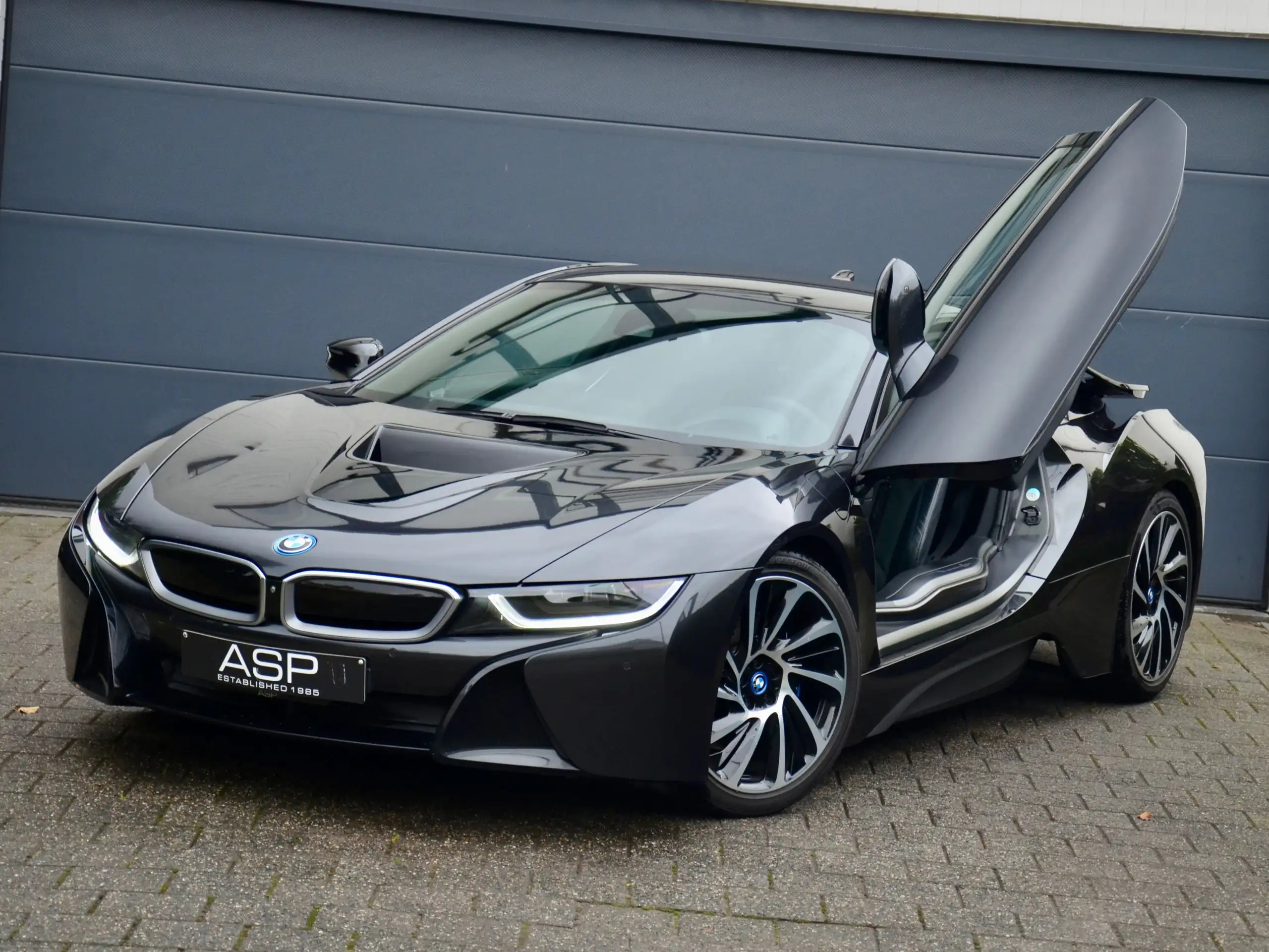 BMW - i8