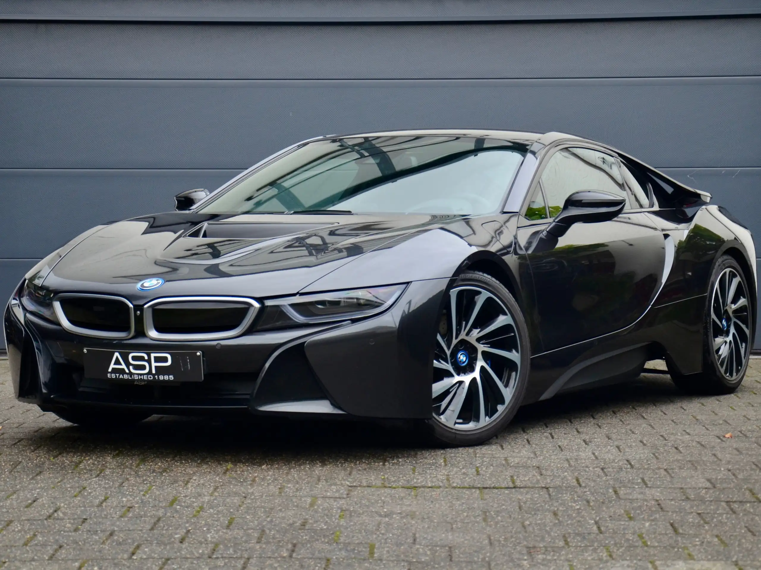 BMW - i8