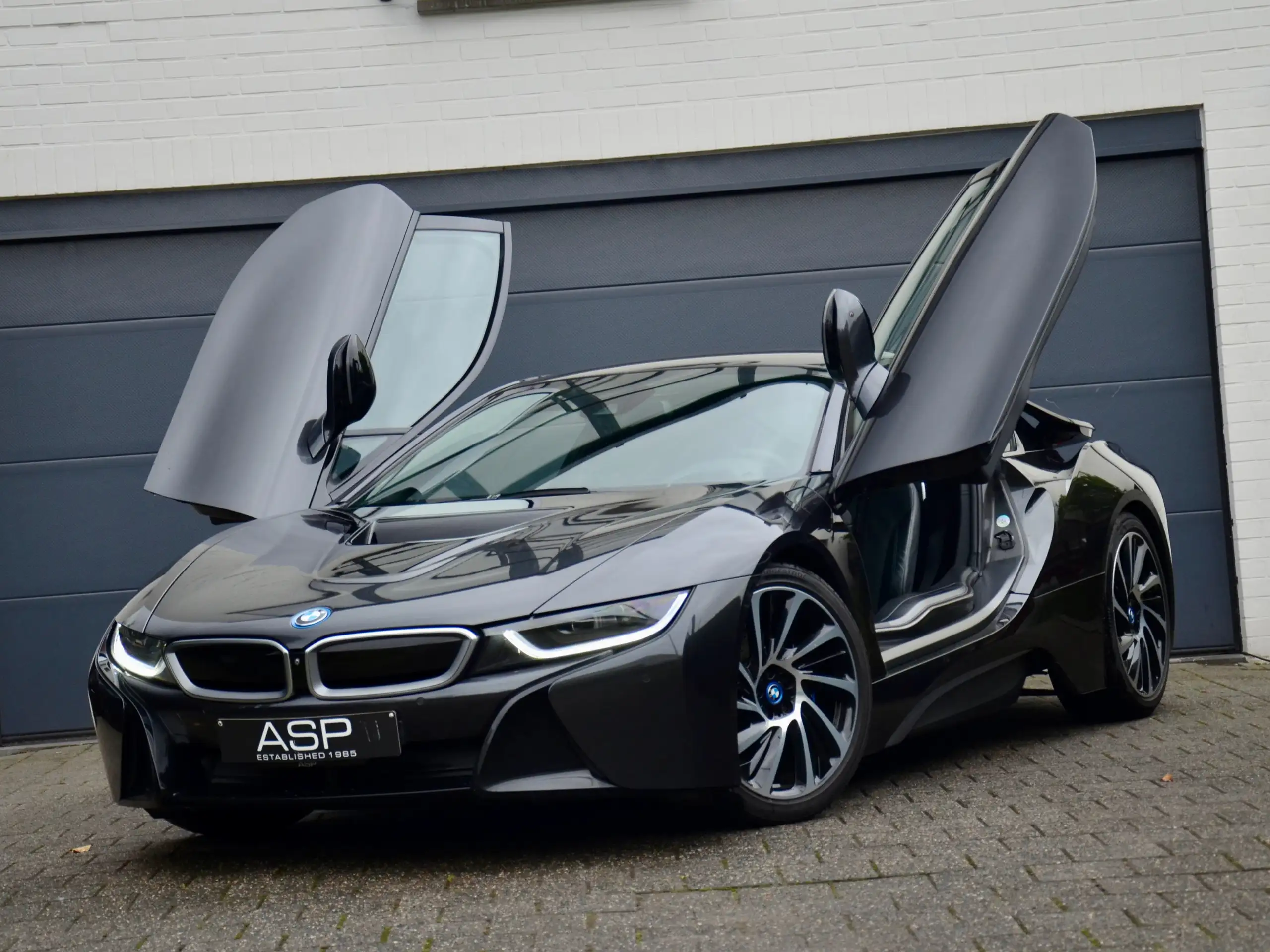 BMW - i8