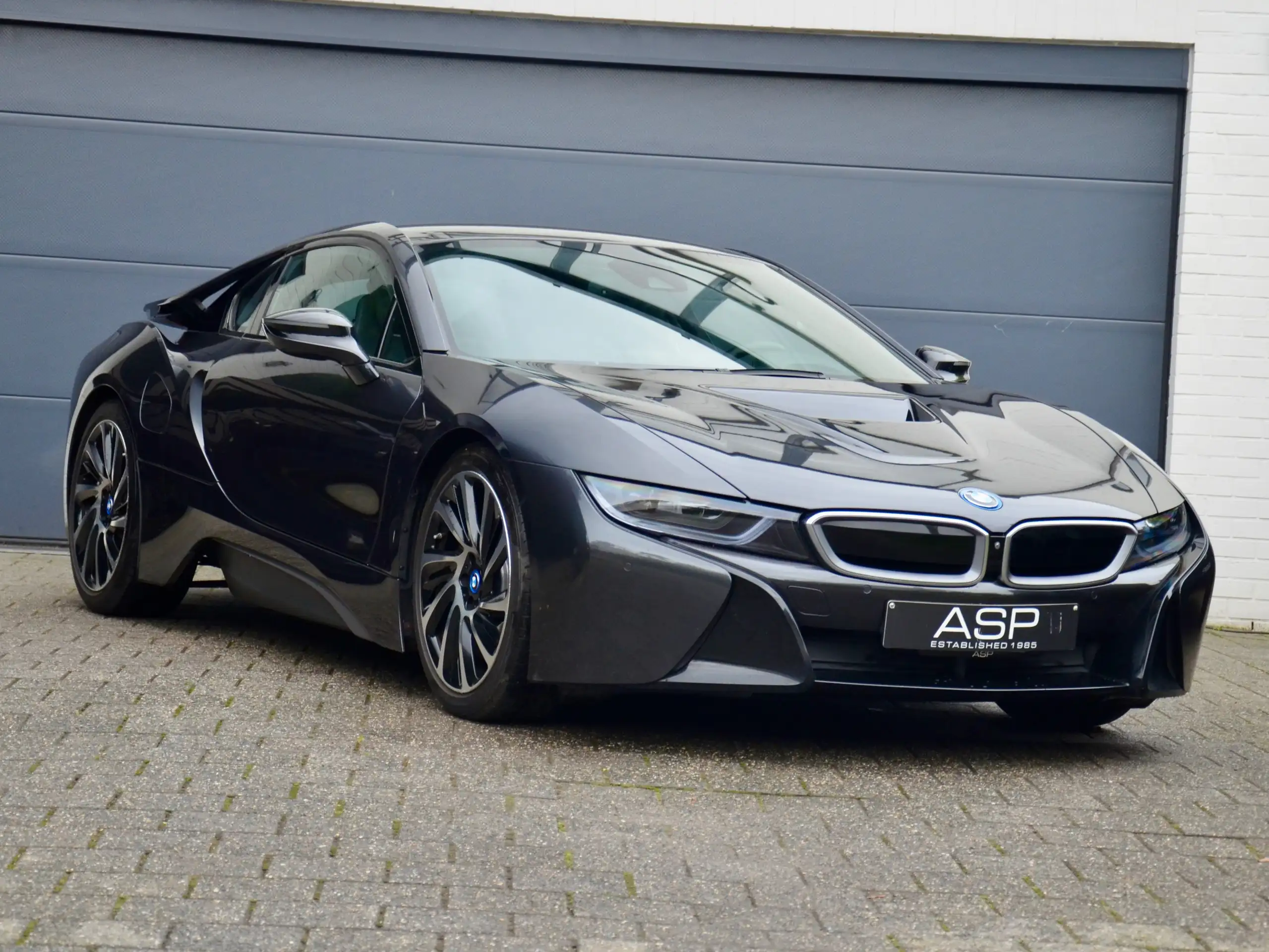 BMW - i8