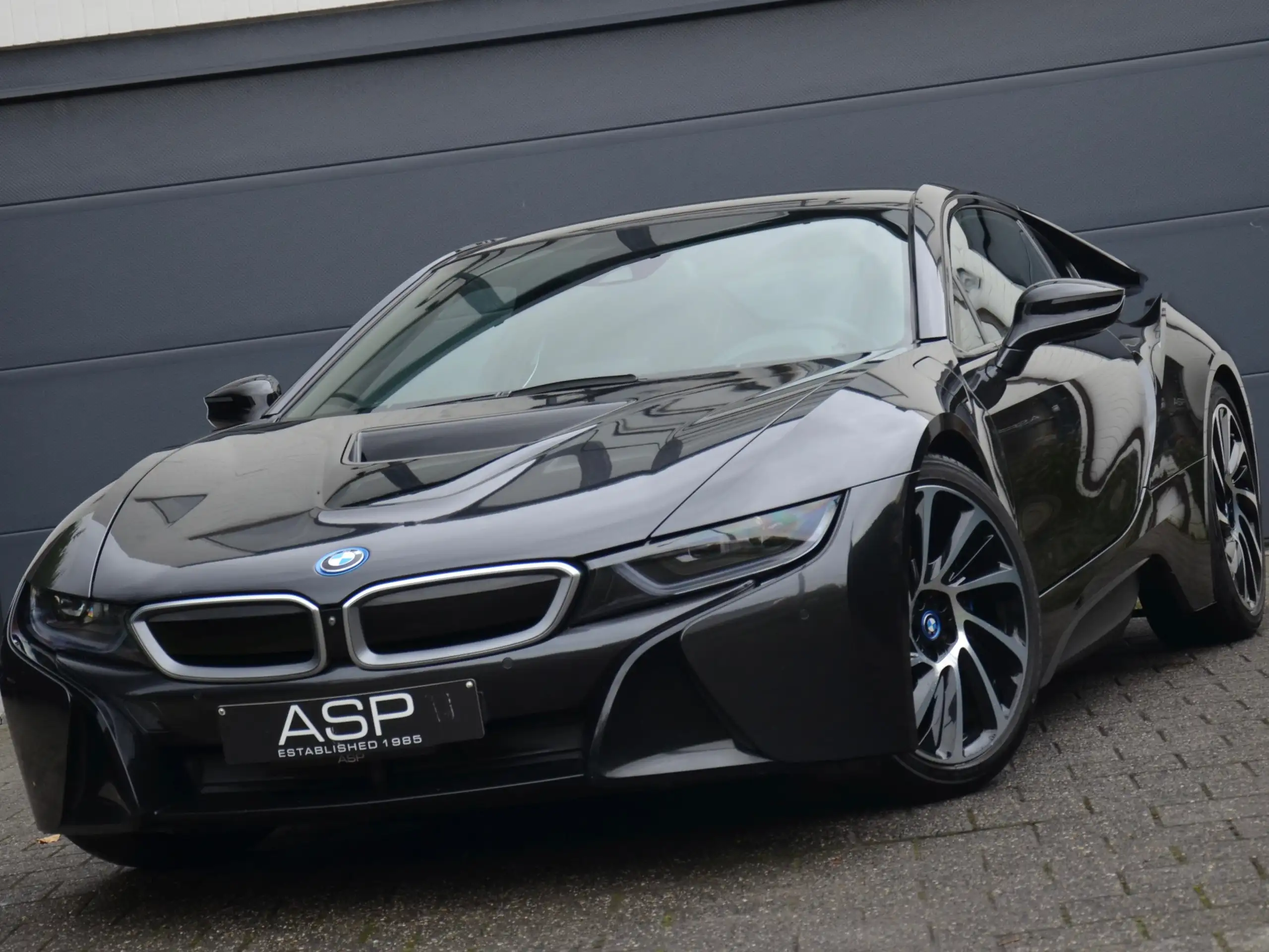 BMW - i8