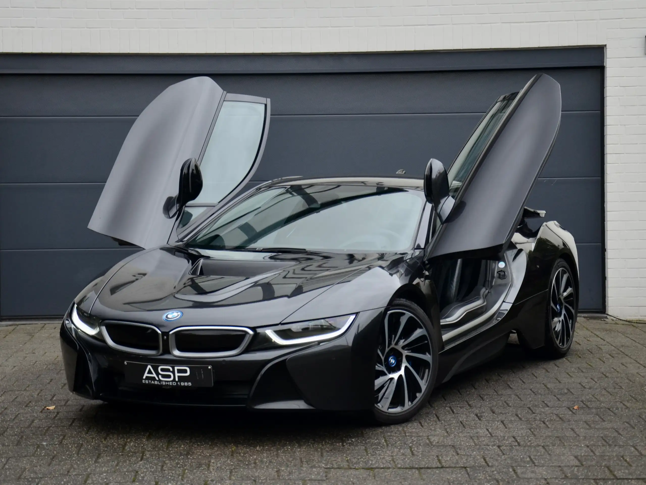 BMW - i8