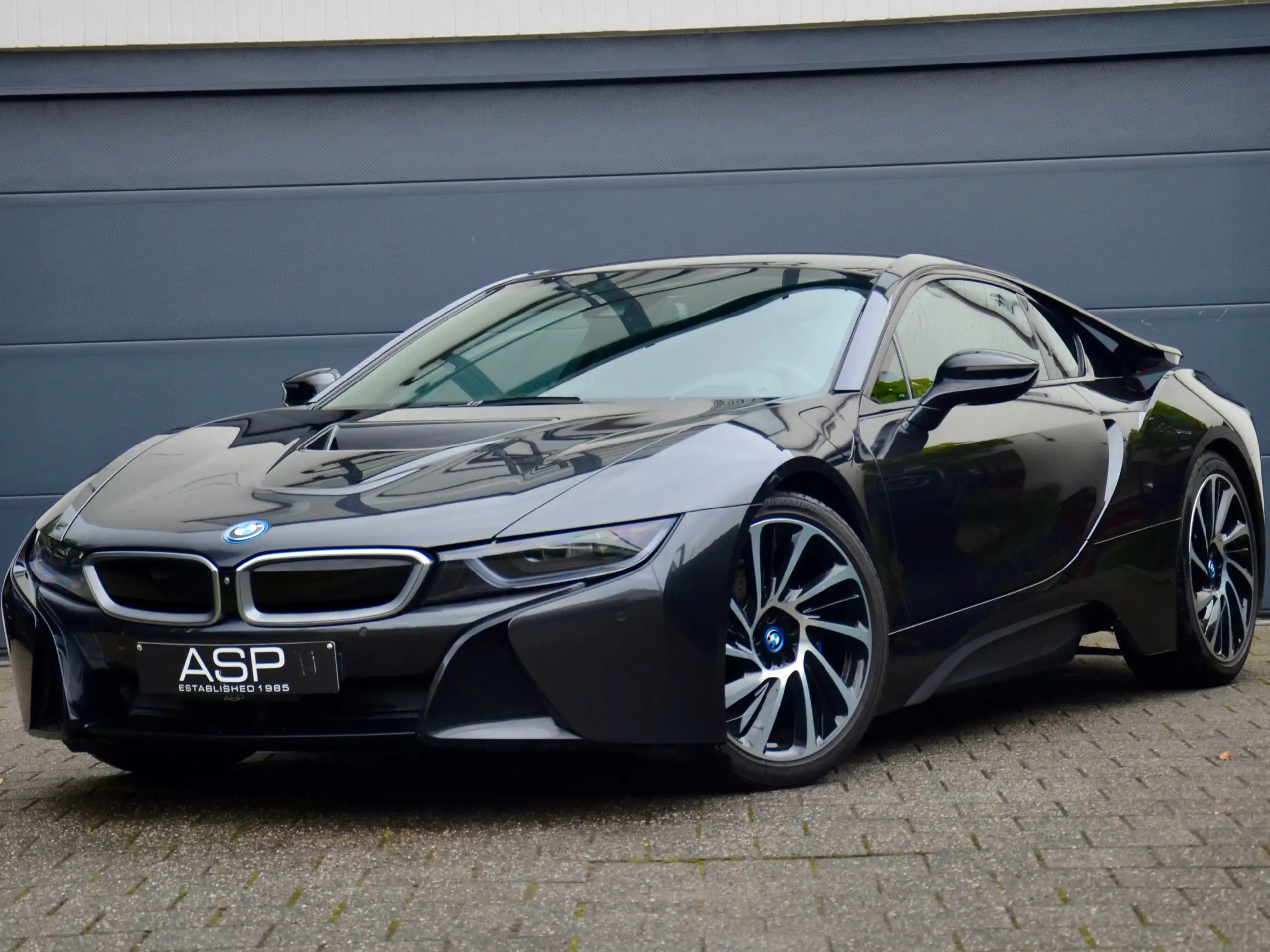 BMW - i8