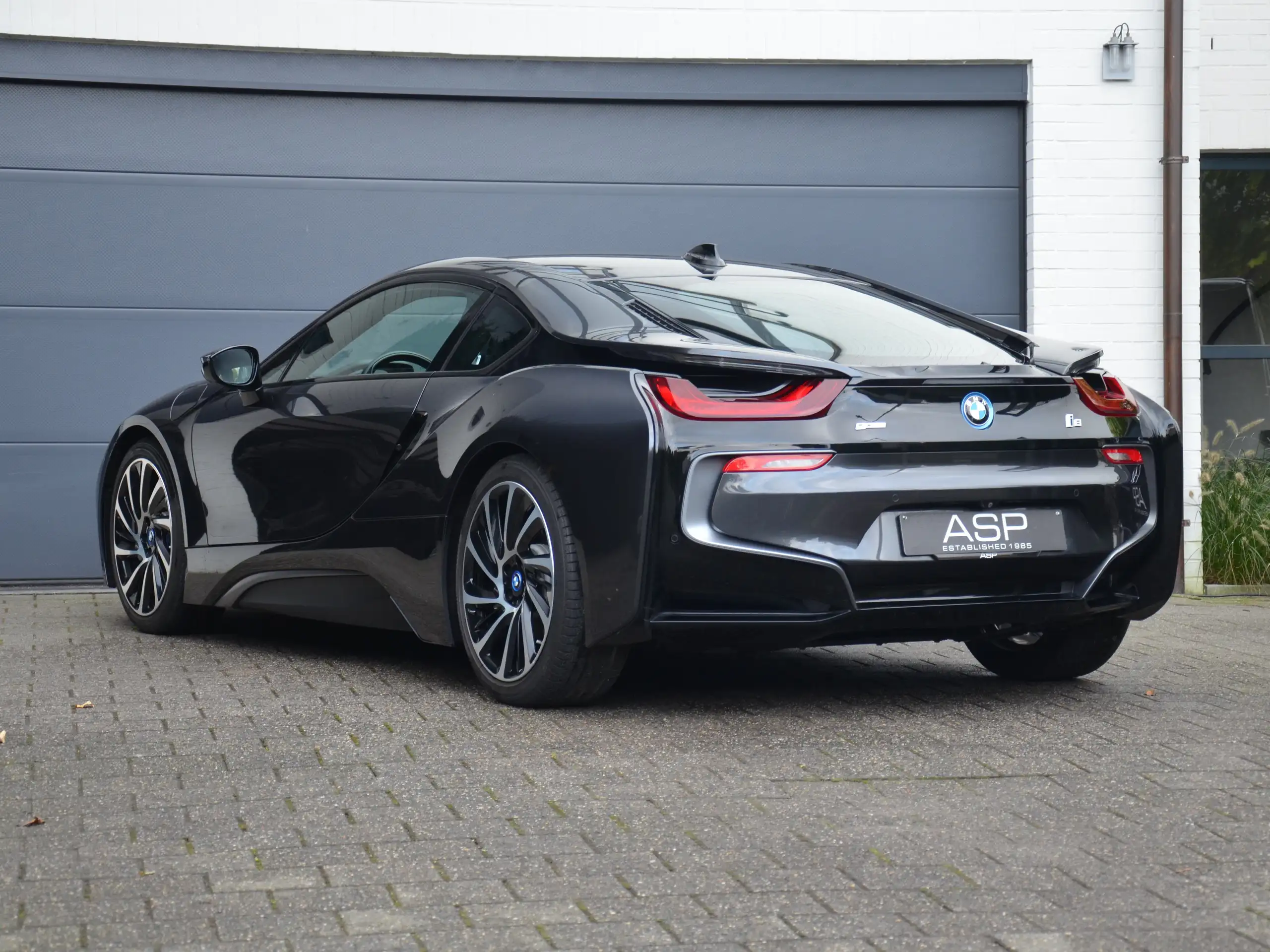 BMW - i8