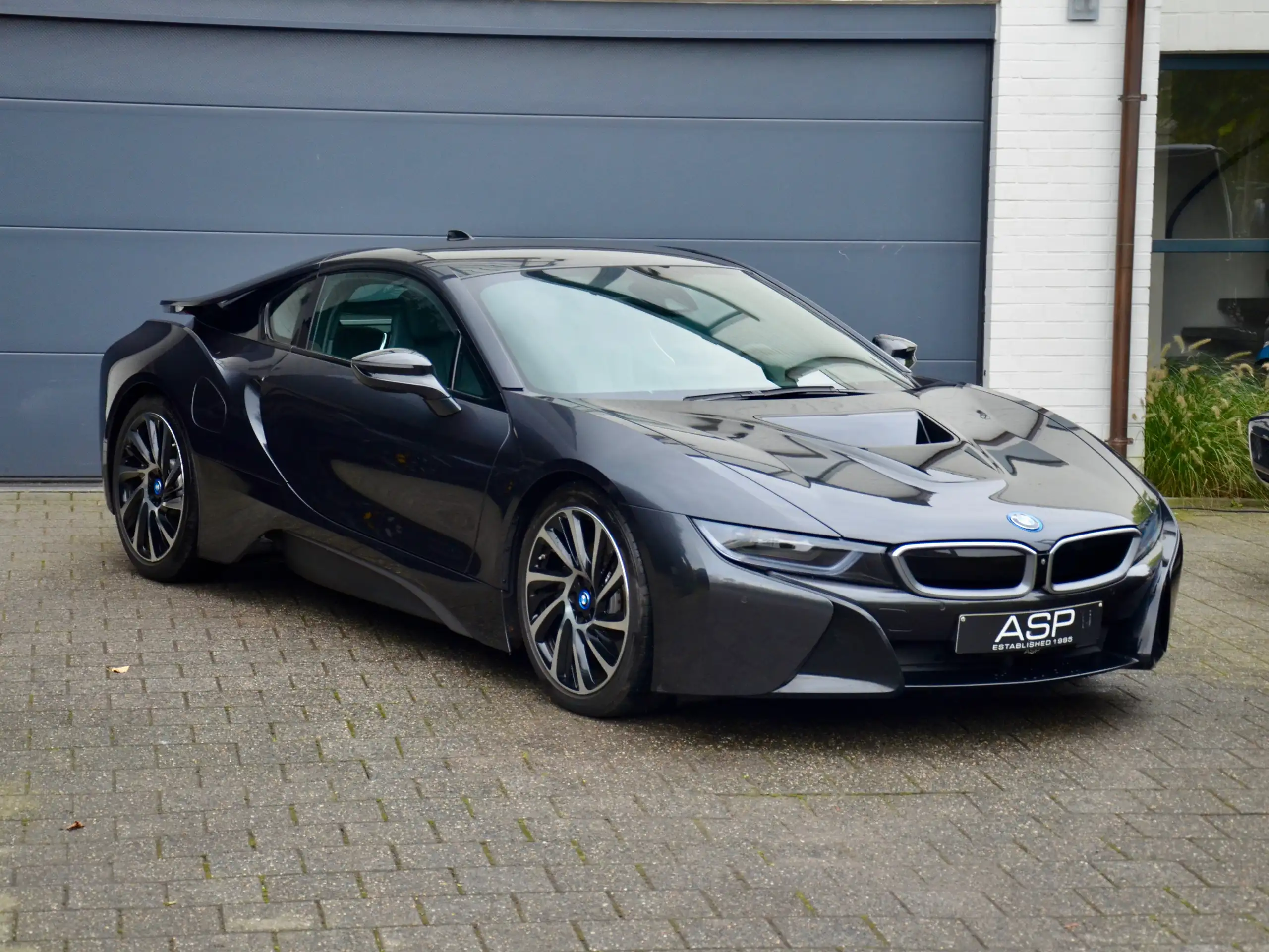 BMW - i8