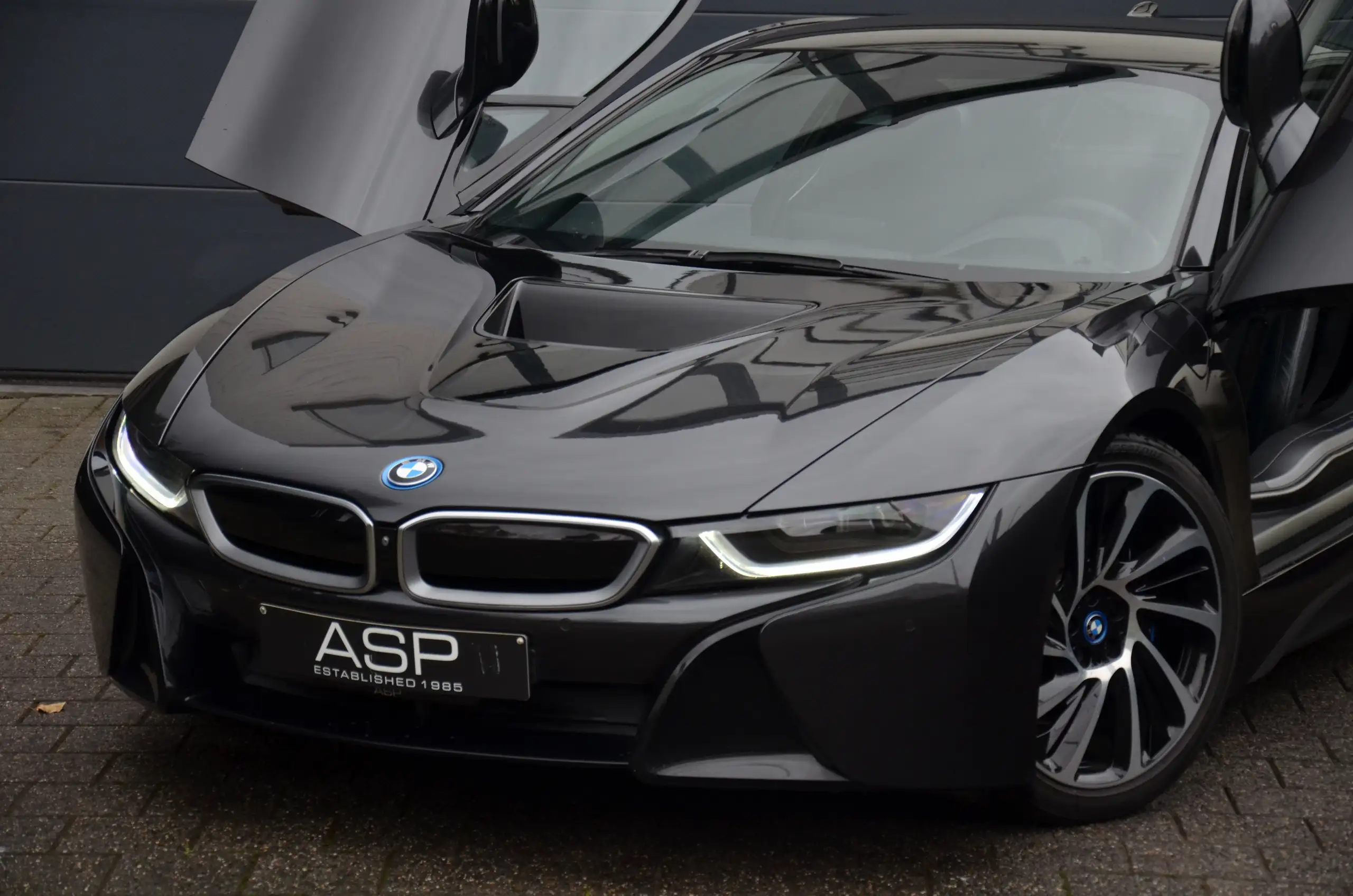 BMW - i8