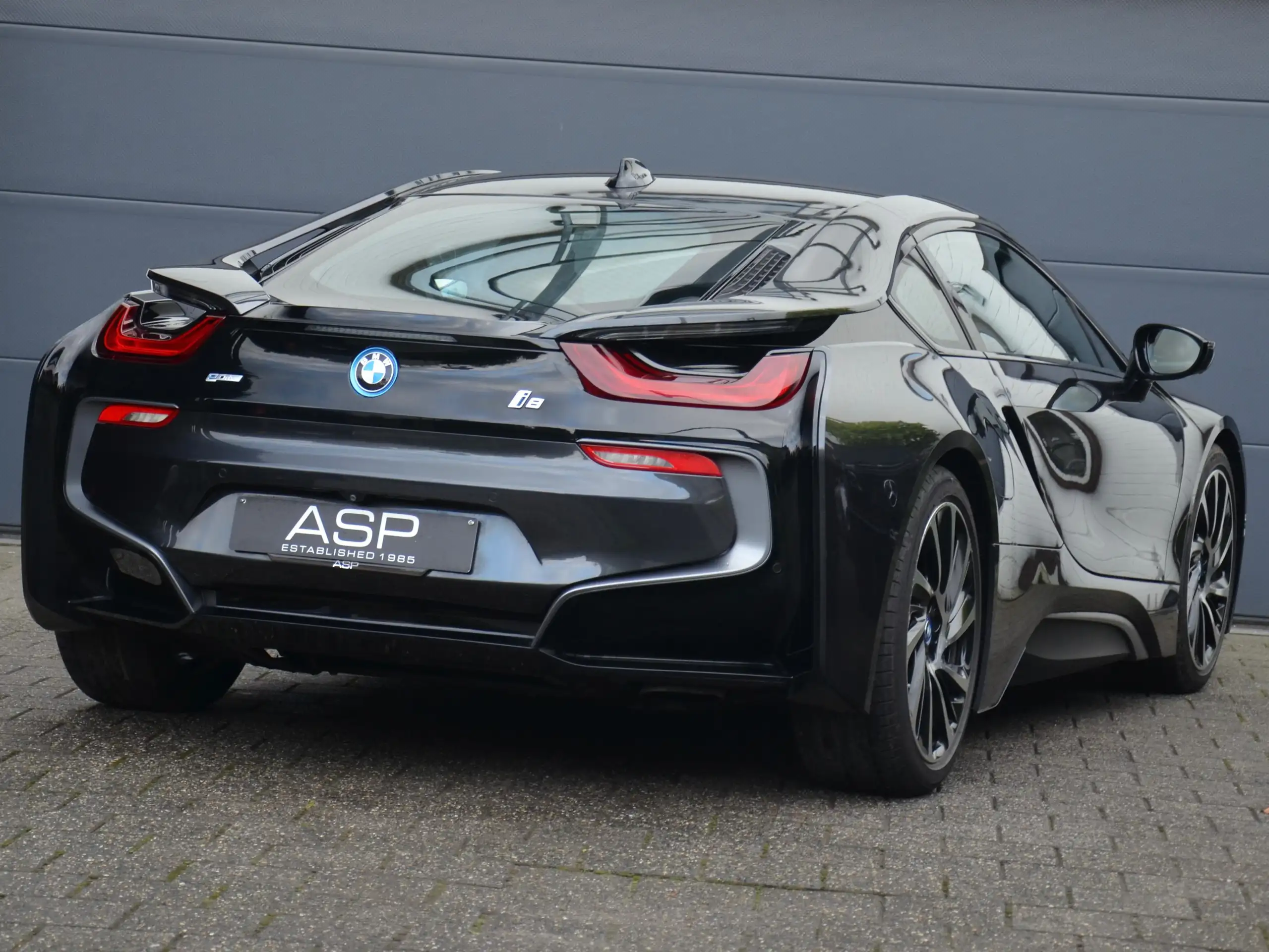 BMW - i8