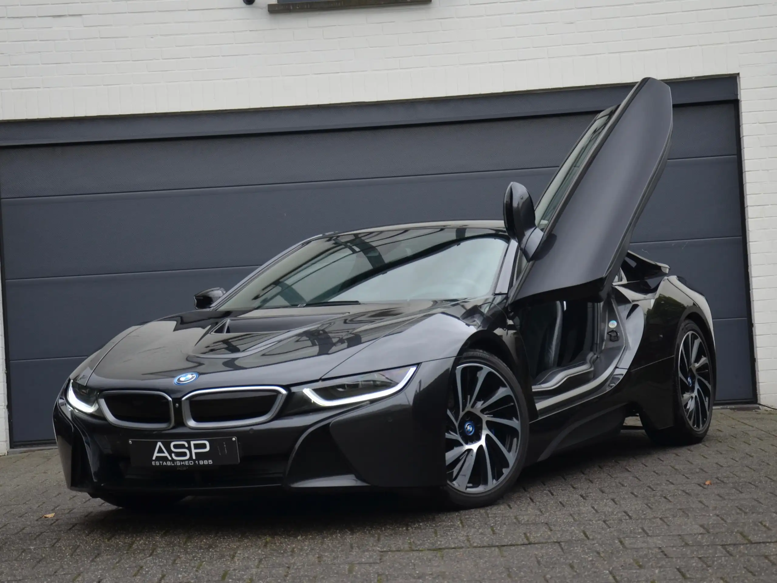 BMW - i8