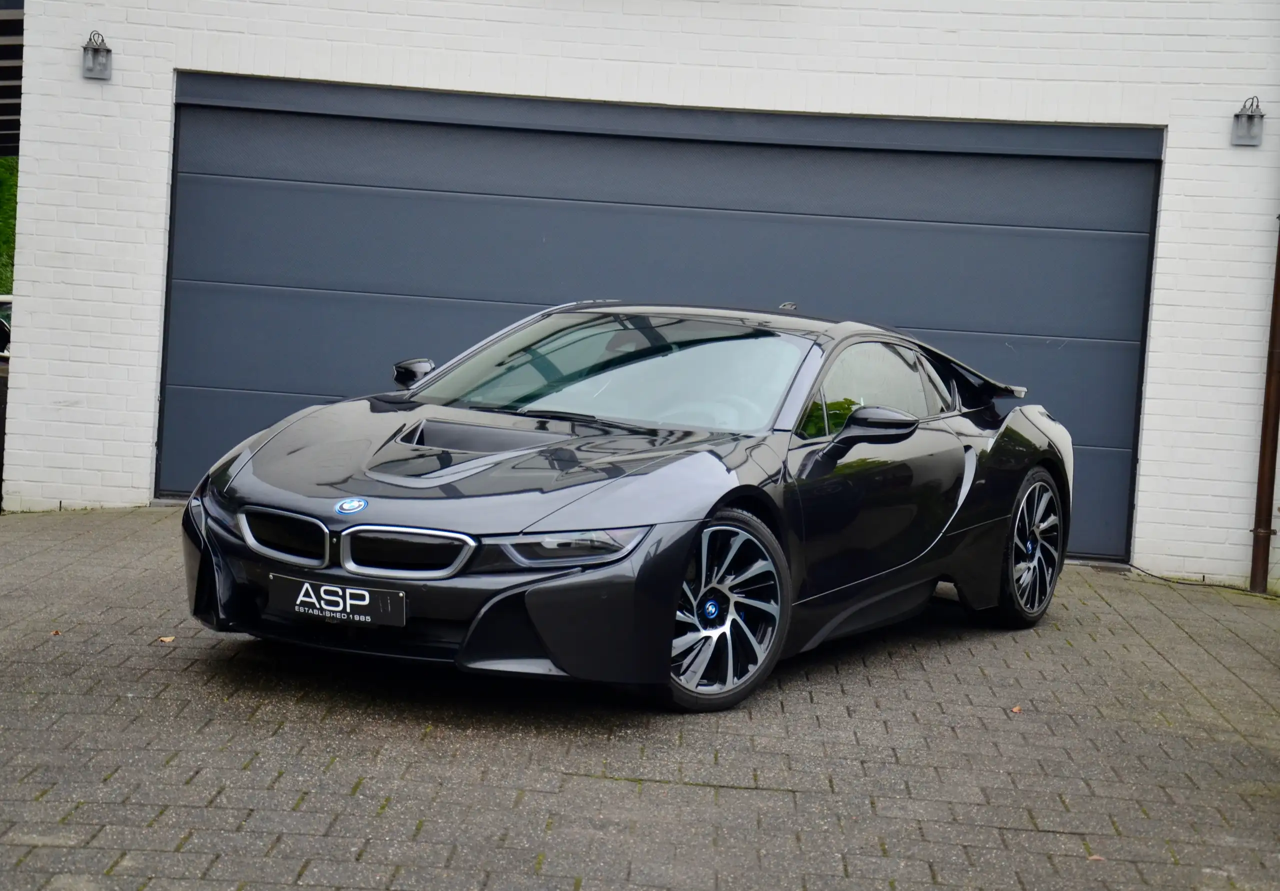 BMW - i8