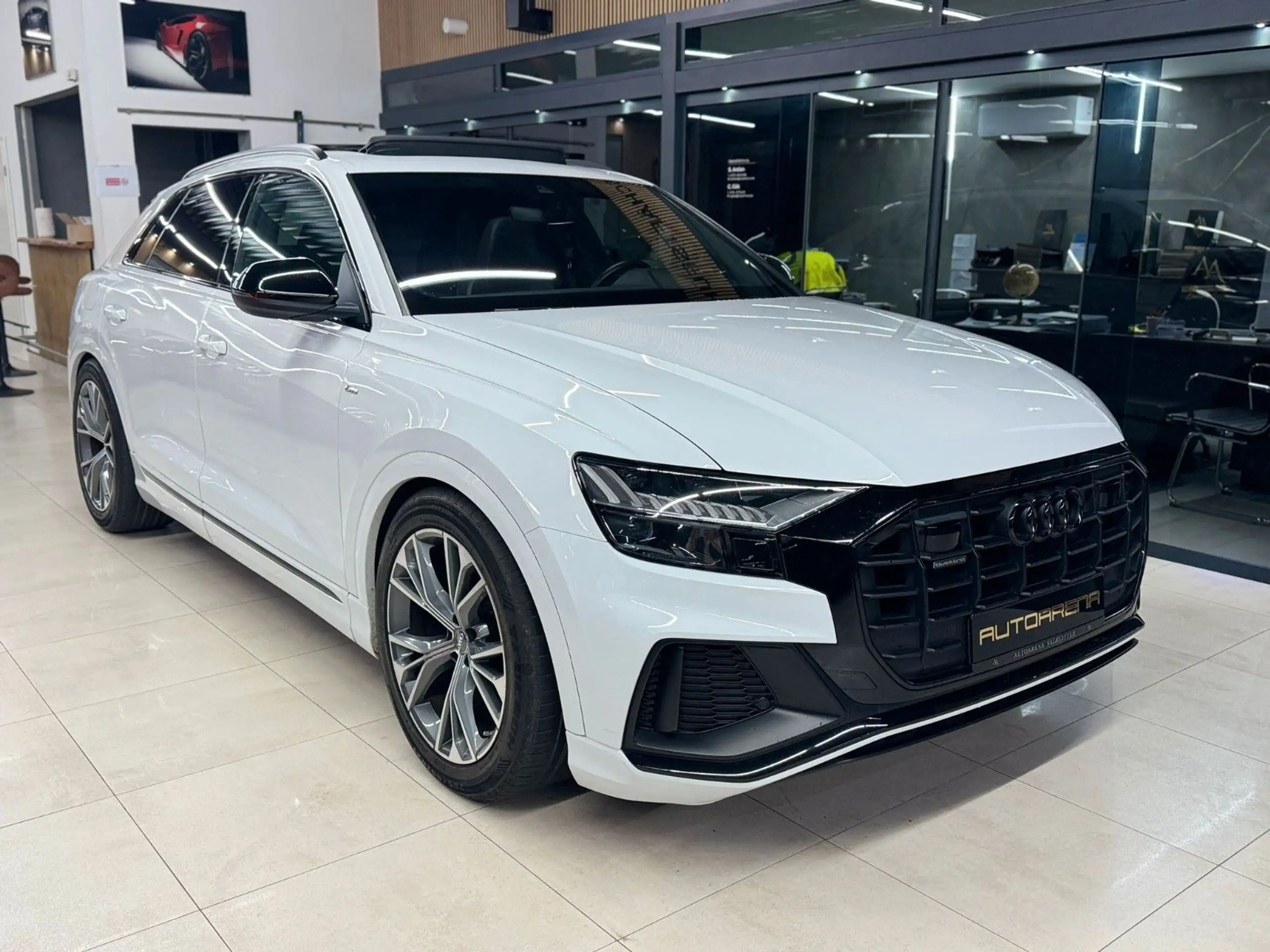 Audi - Q8