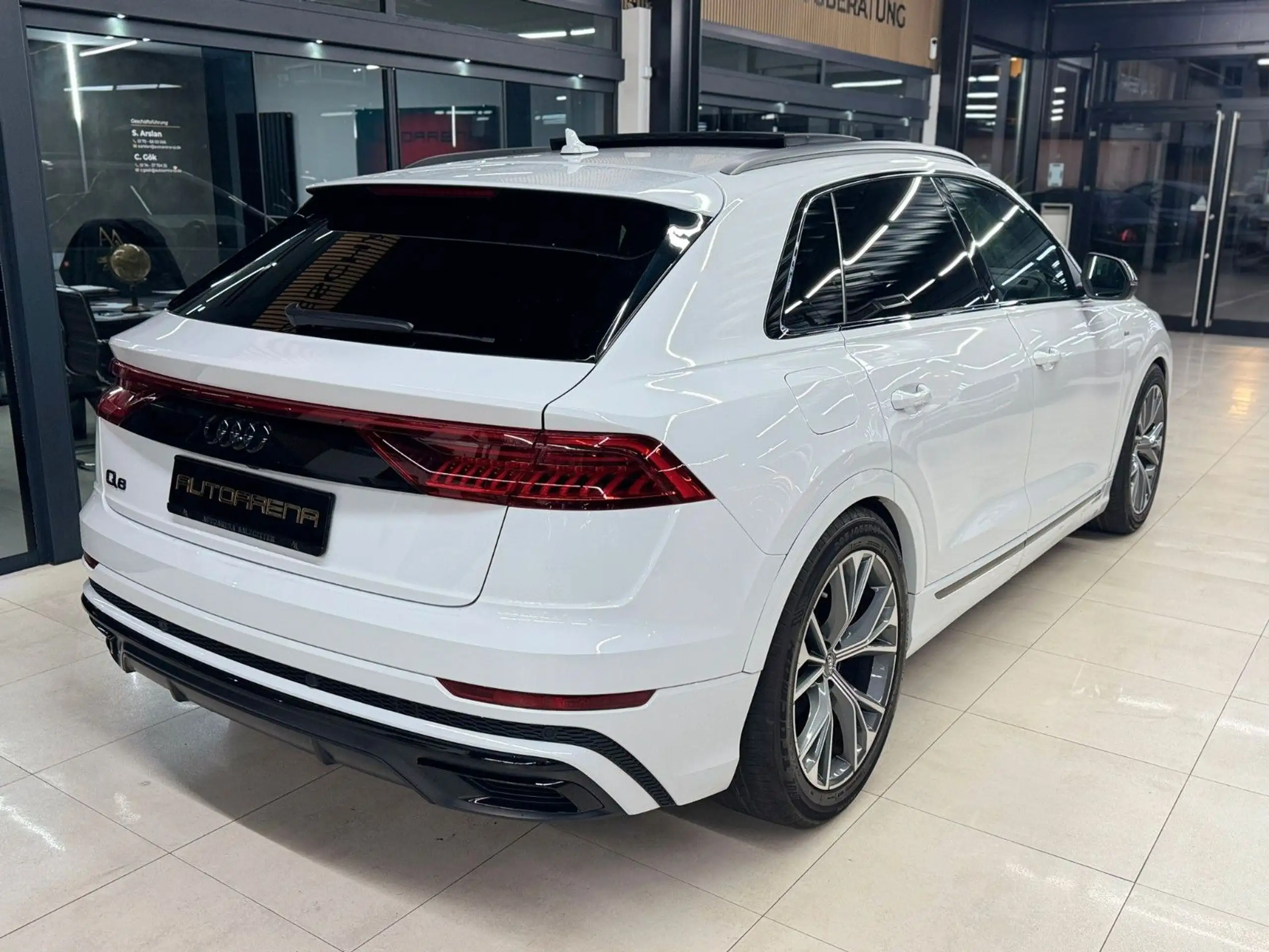 Audi - Q8