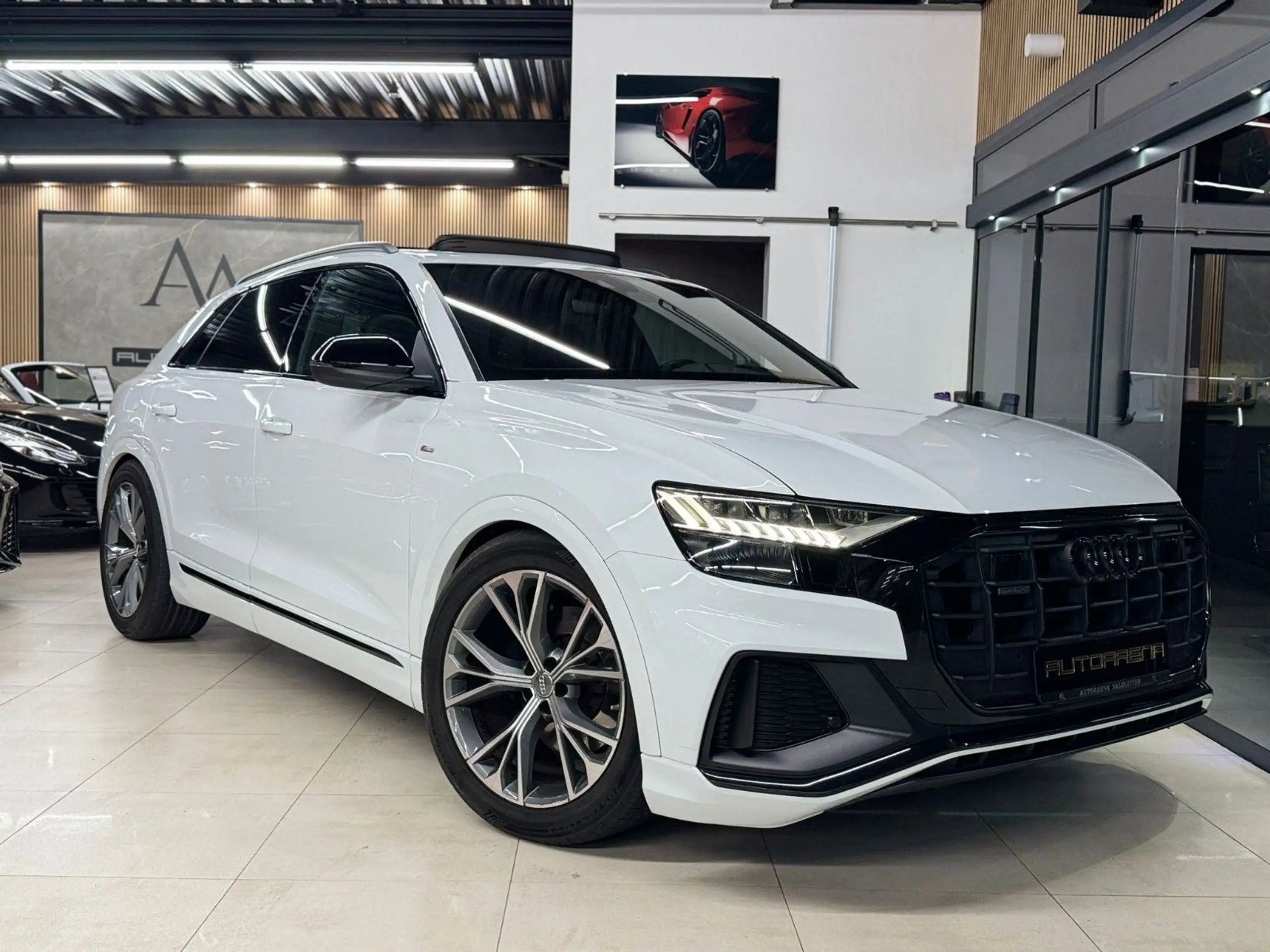 Audi - Q8