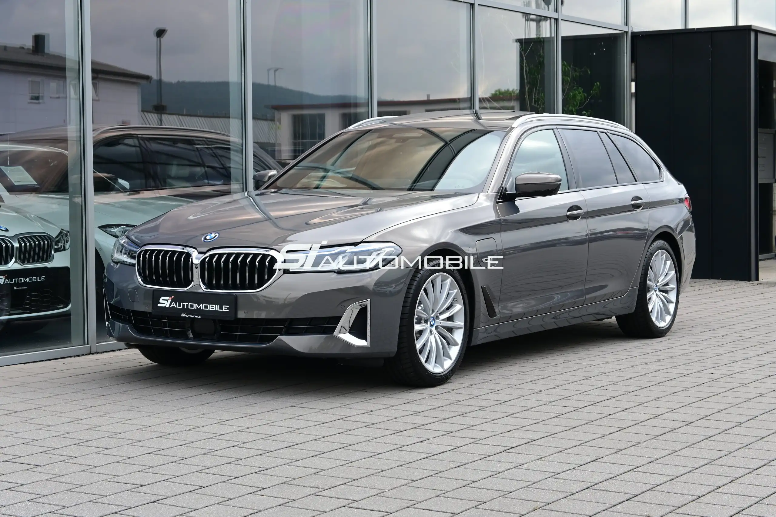 BMW - 530