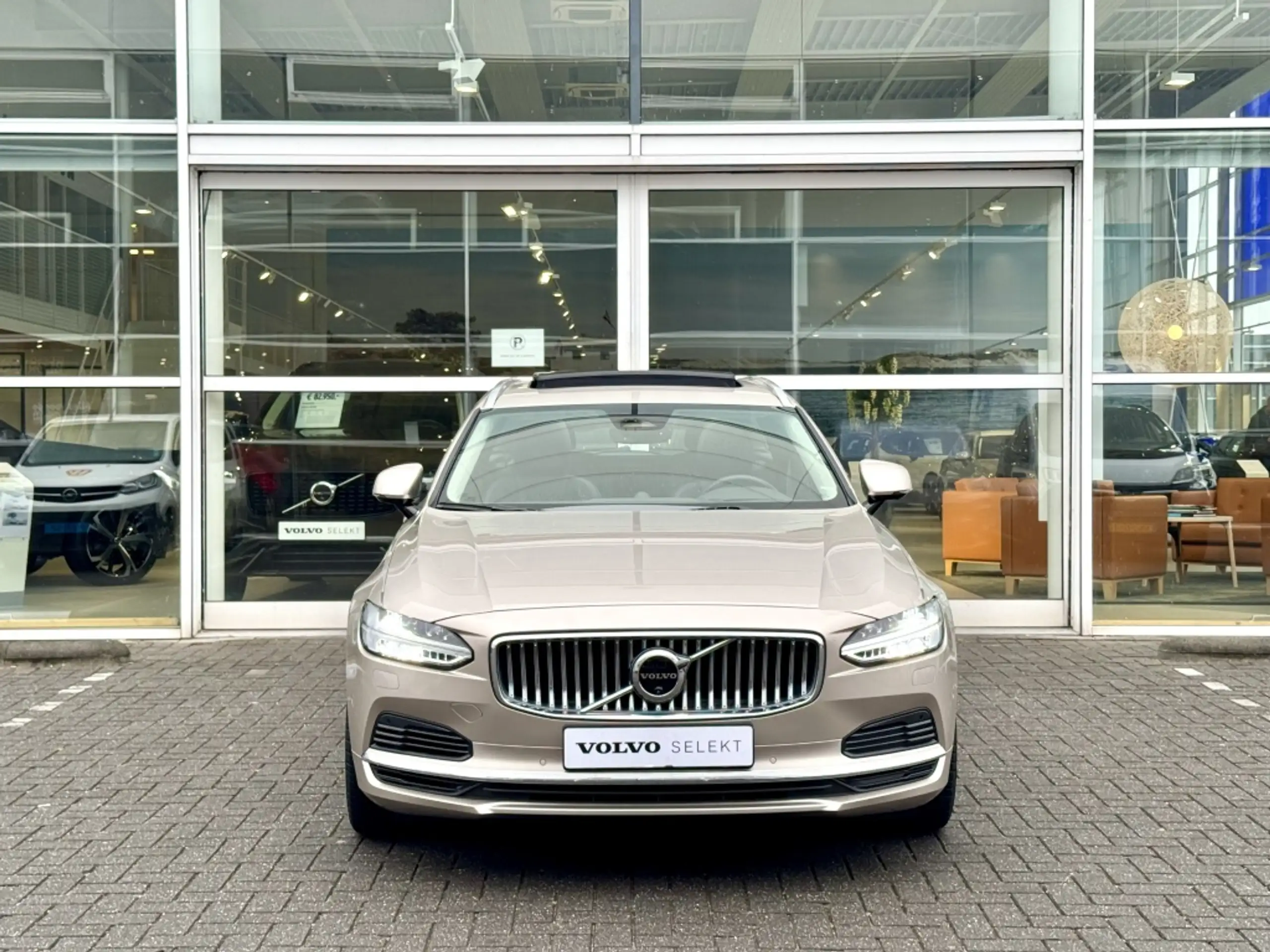 Volvo - V90