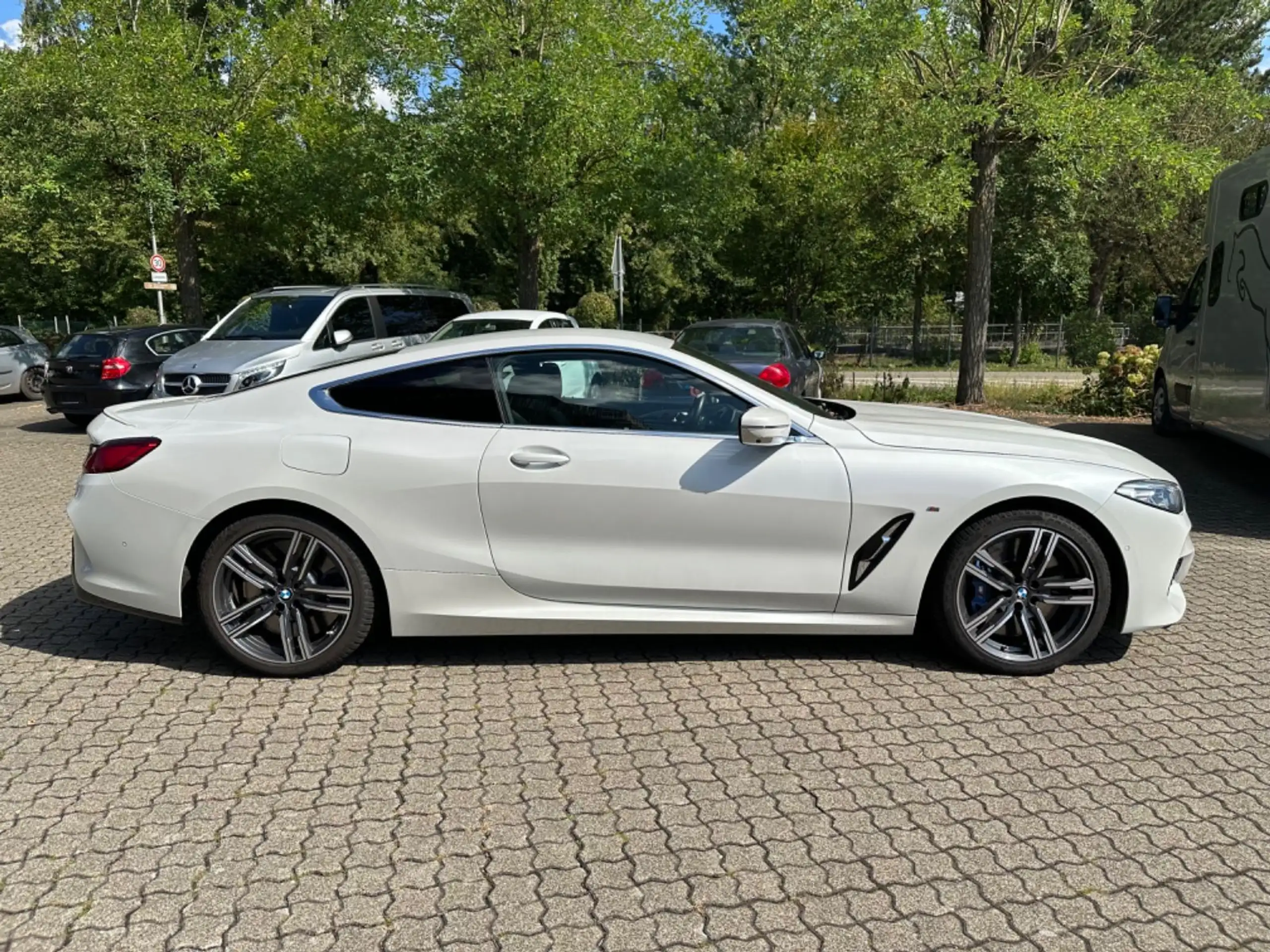 BMW - M850