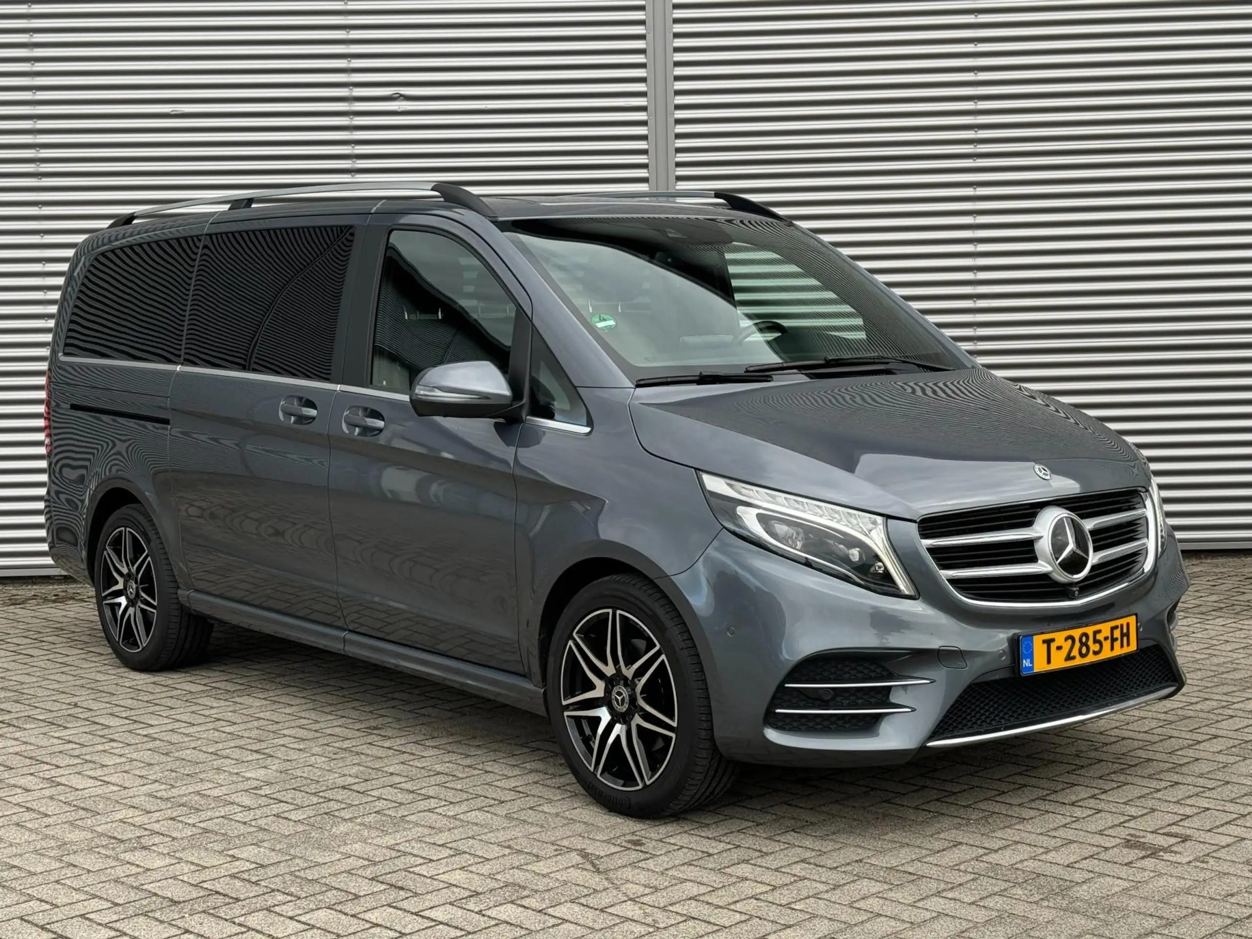 Mercedes-Benz - V 250