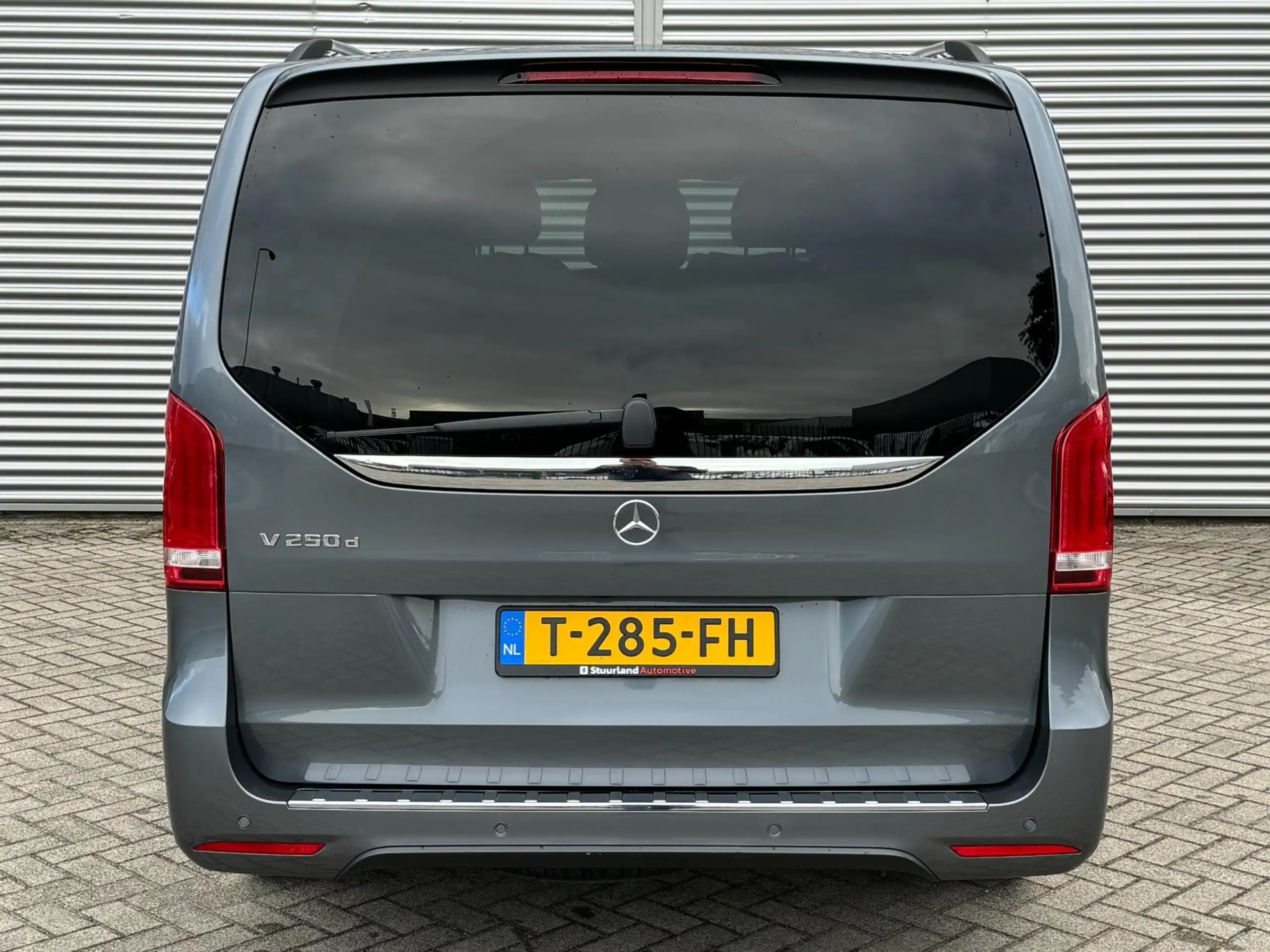 Mercedes-Benz - V 250