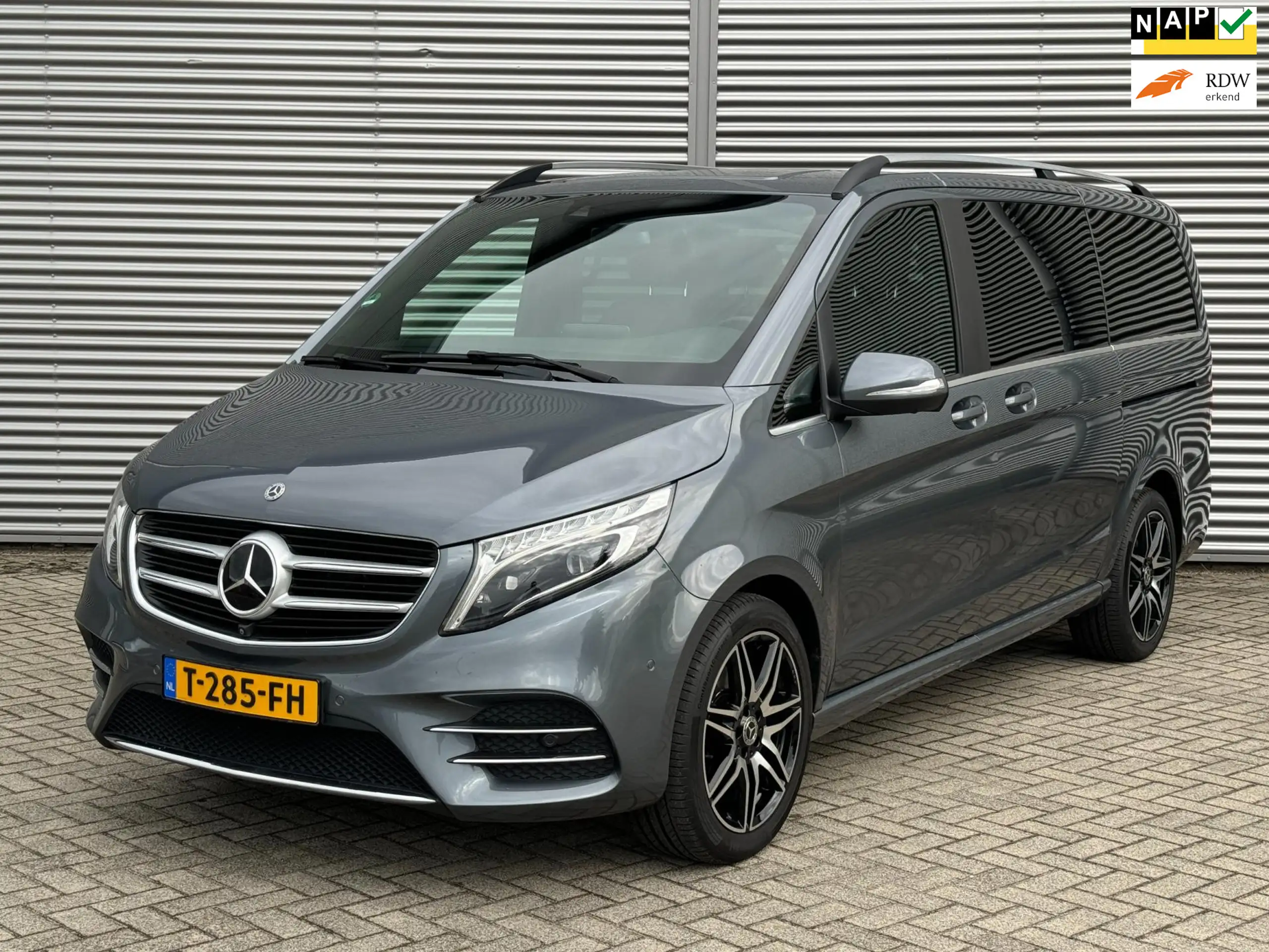 Mercedes-Benz - V 250