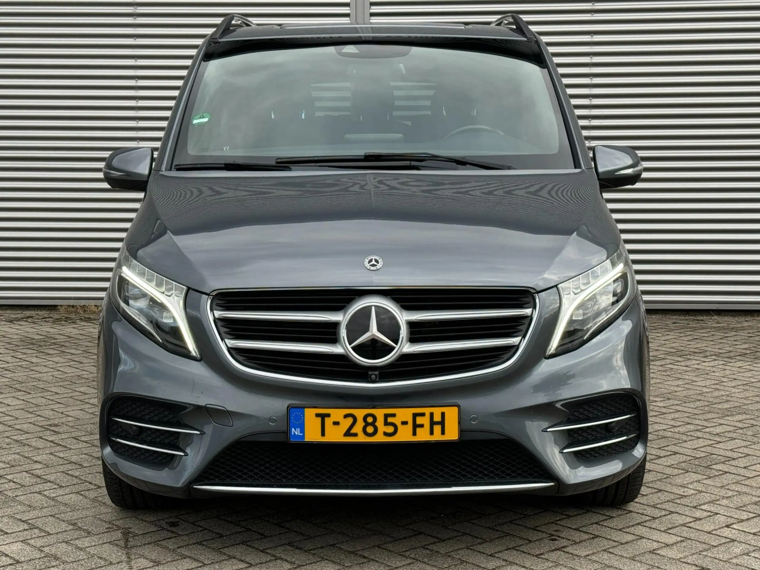 Mercedes-Benz - V 250