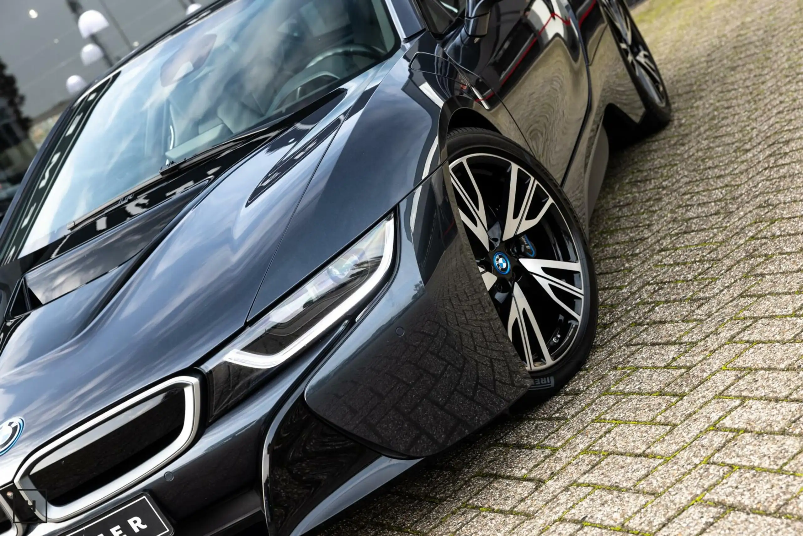 BMW - i8