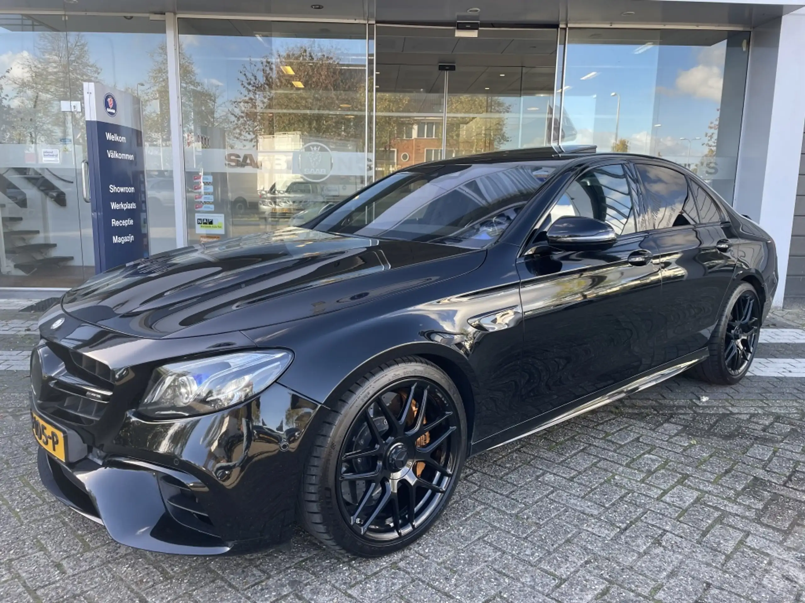 Mercedes-Benz - E 63 AMG