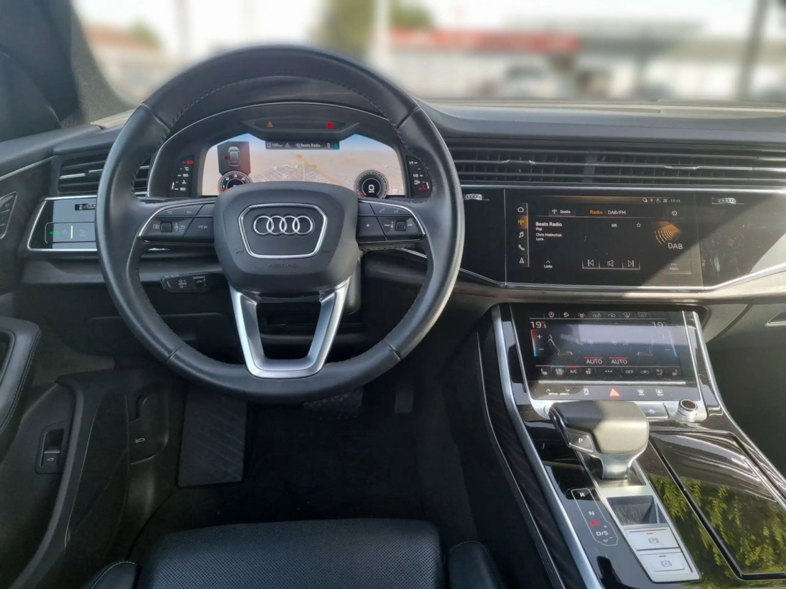 Audi - Q8