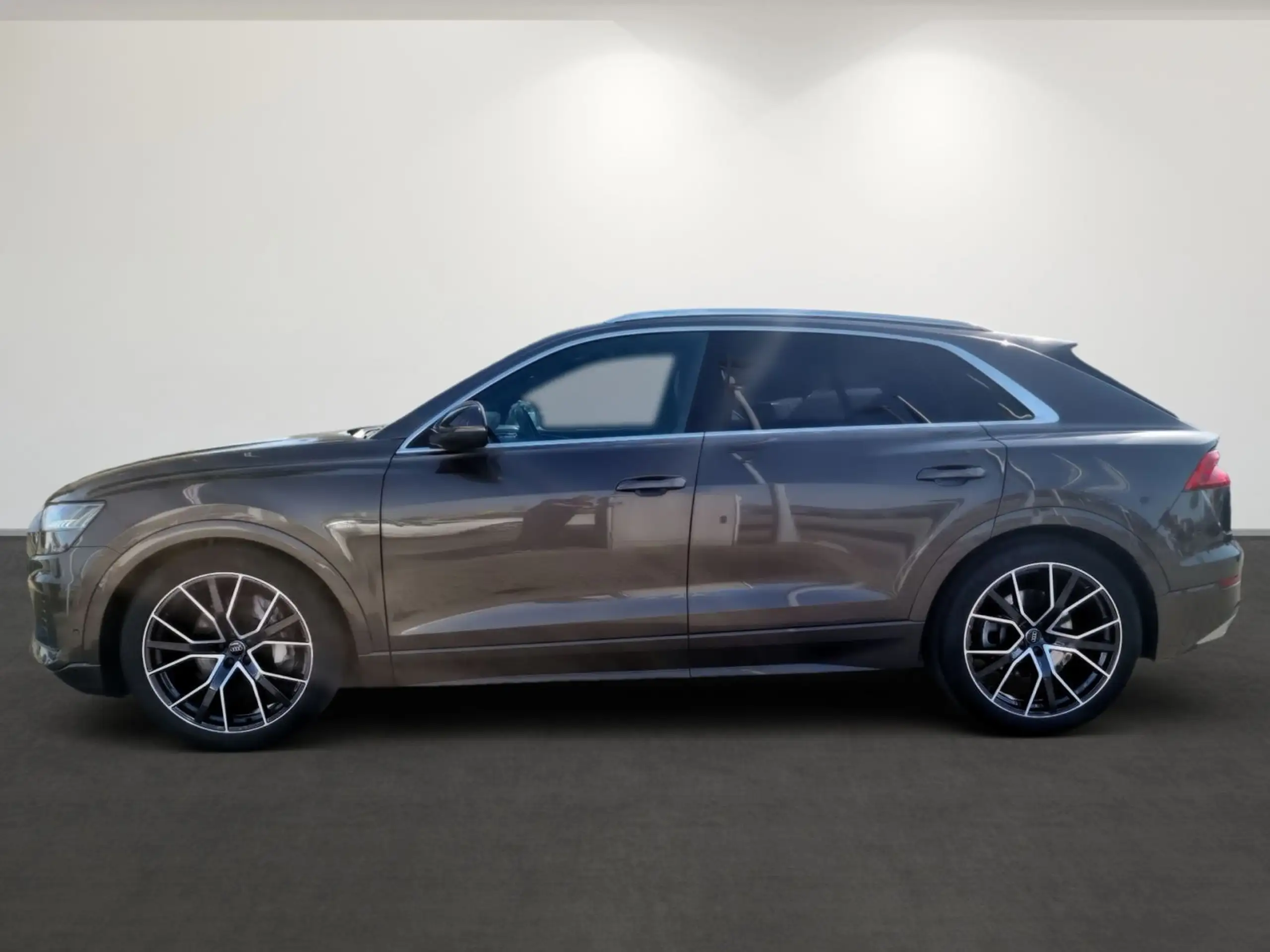 Audi - Q8