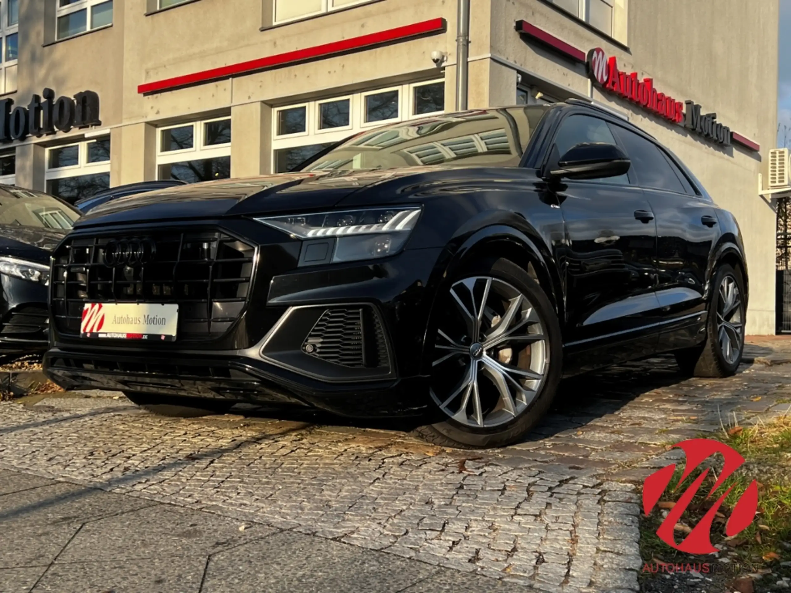 Audi - Q8