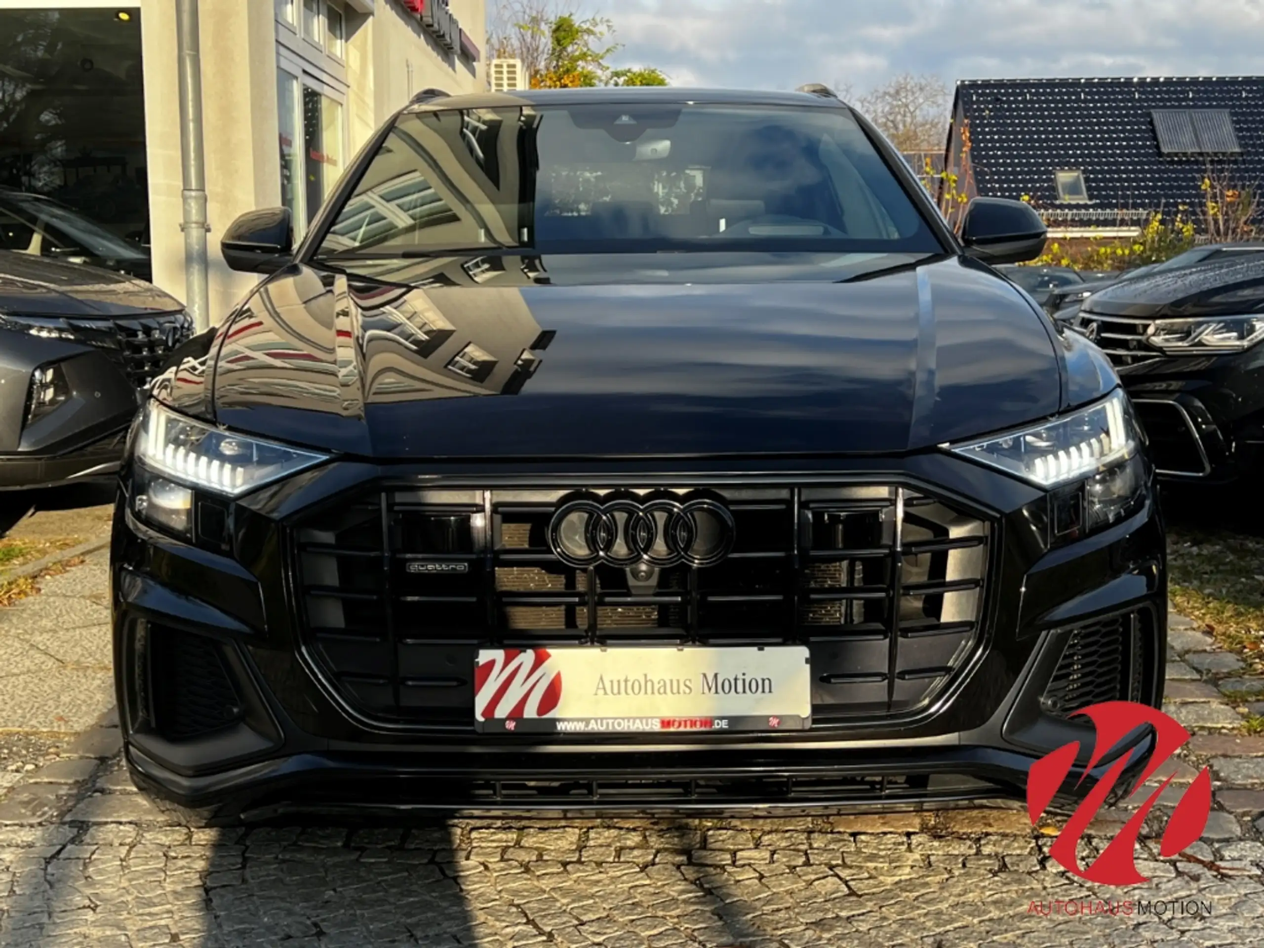 Audi - Q8