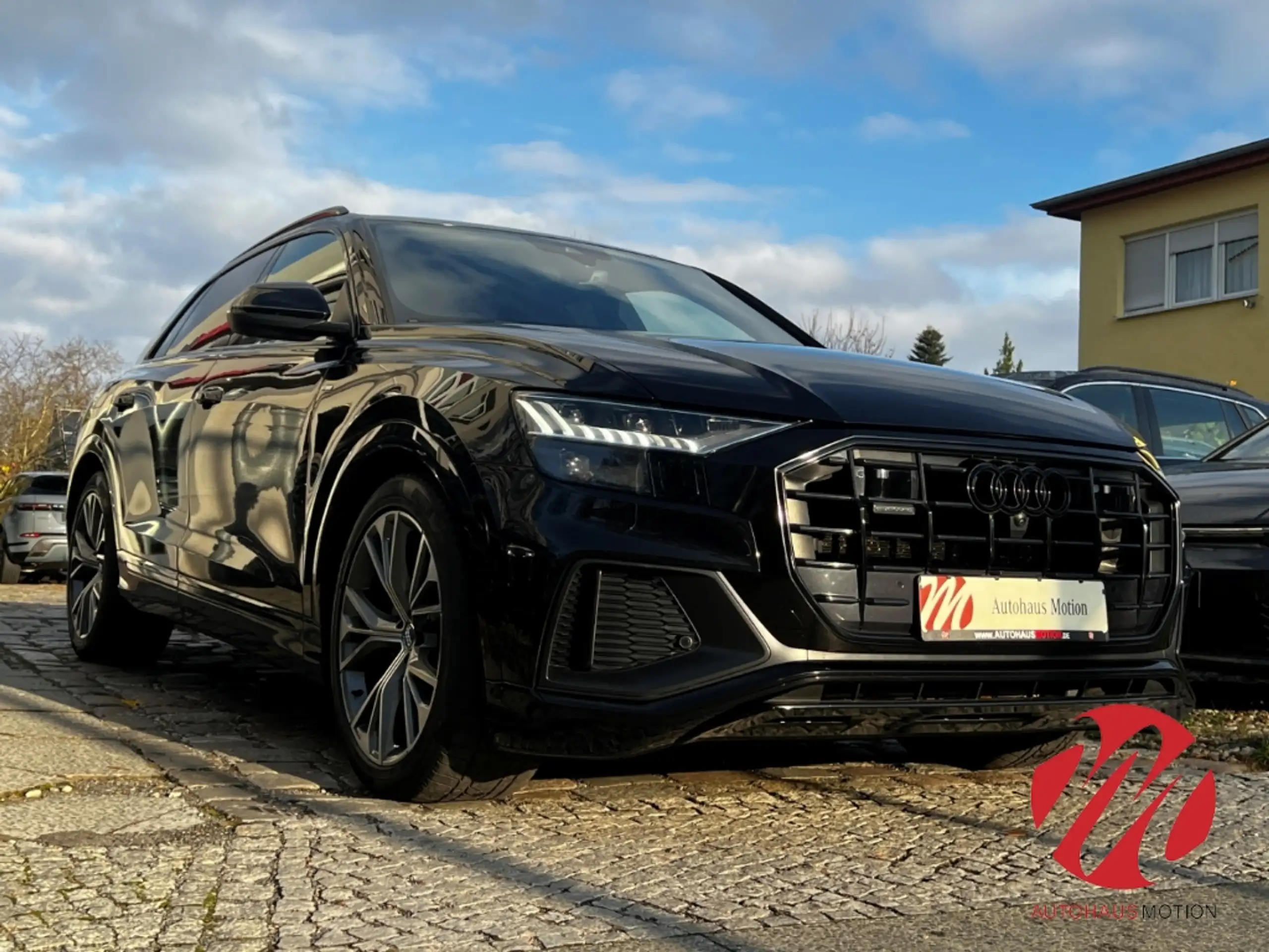 Audi - Q8