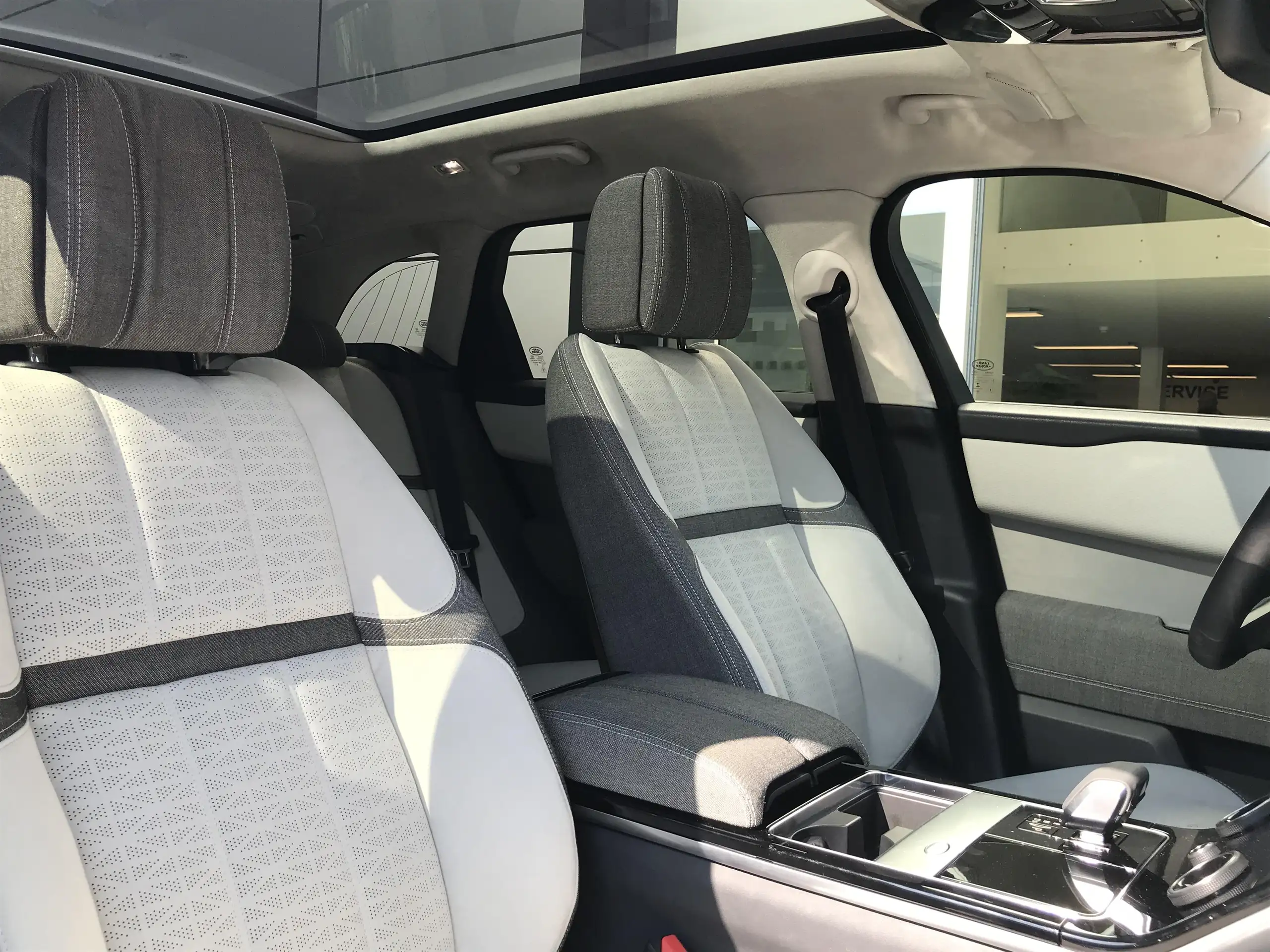 Land Rover - Range Rover Velar