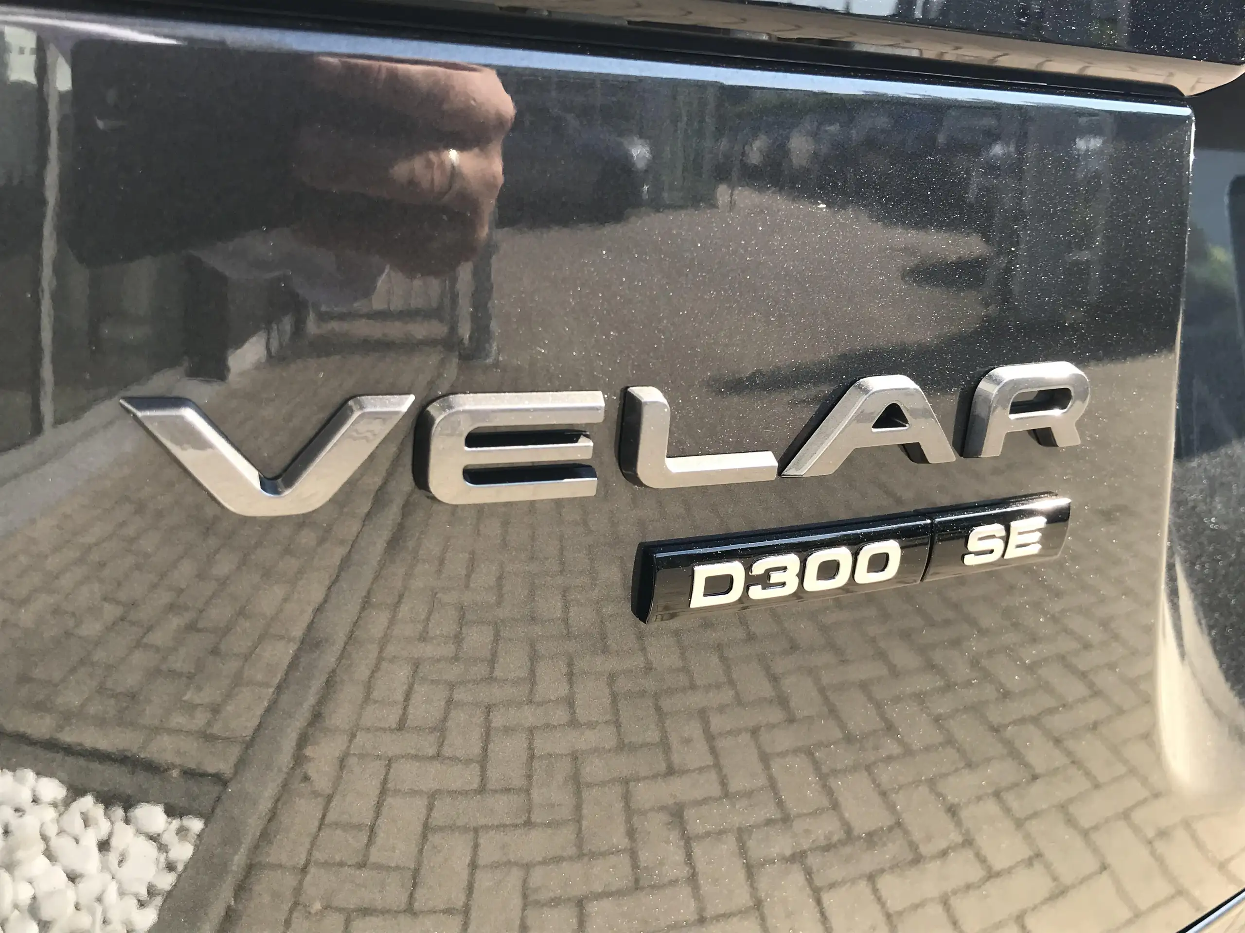 Land Rover - Range Rover Velar