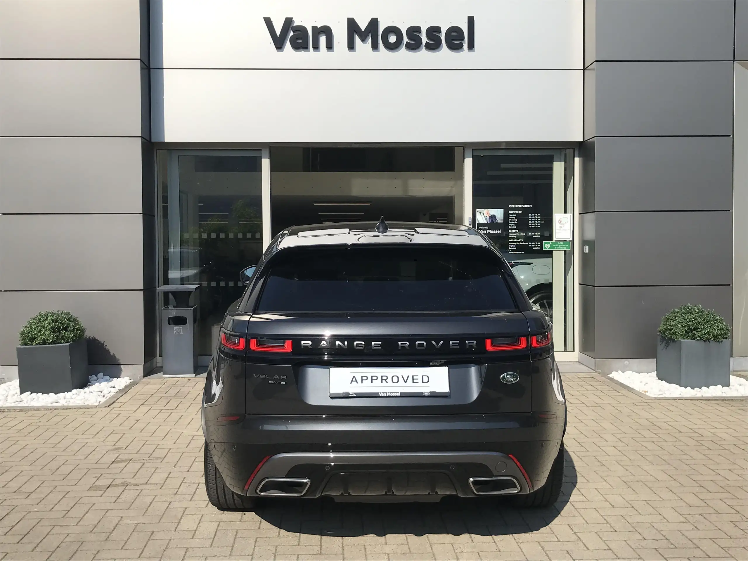 Land Rover - Range Rover Velar