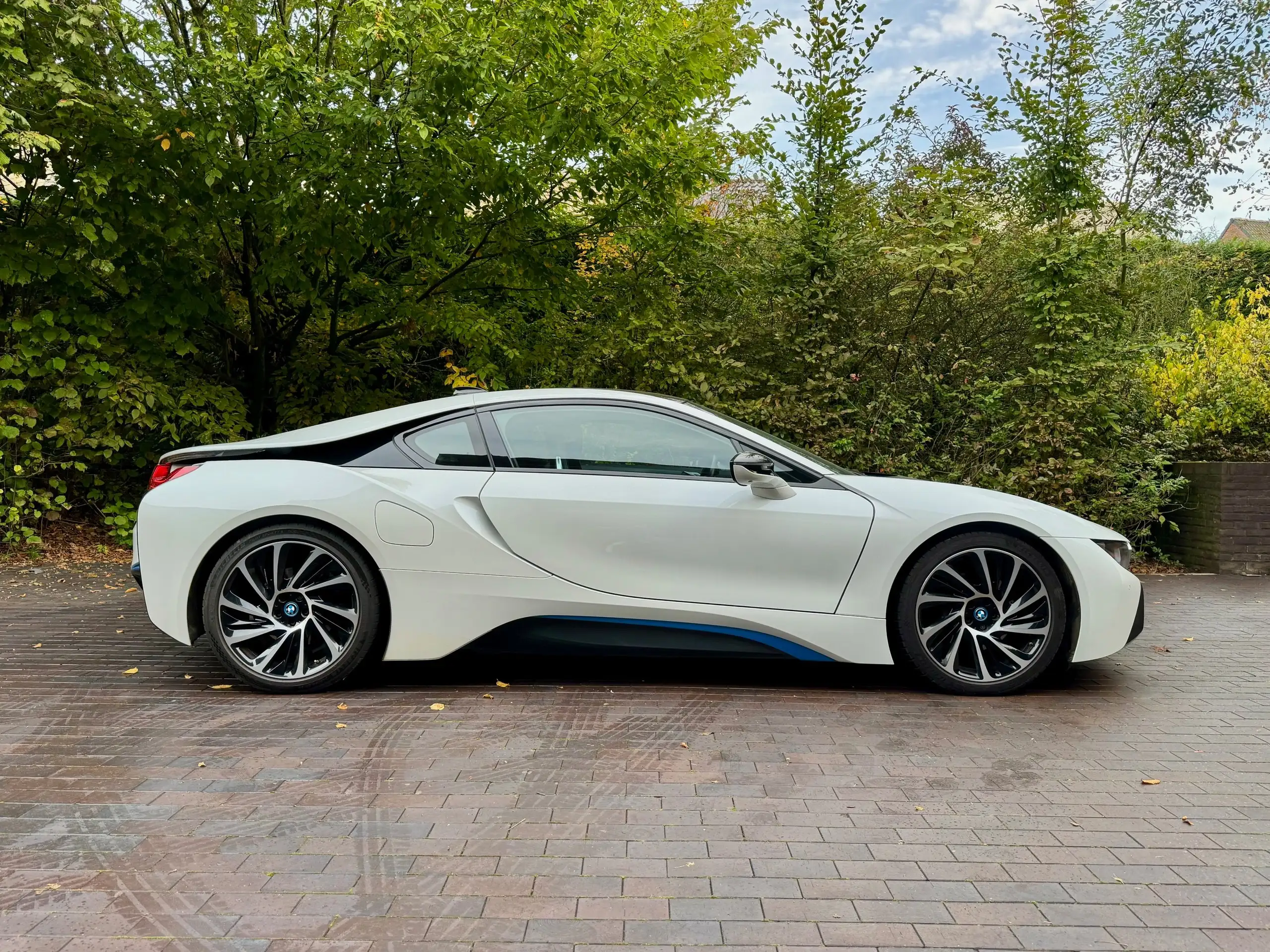 BMW - i8