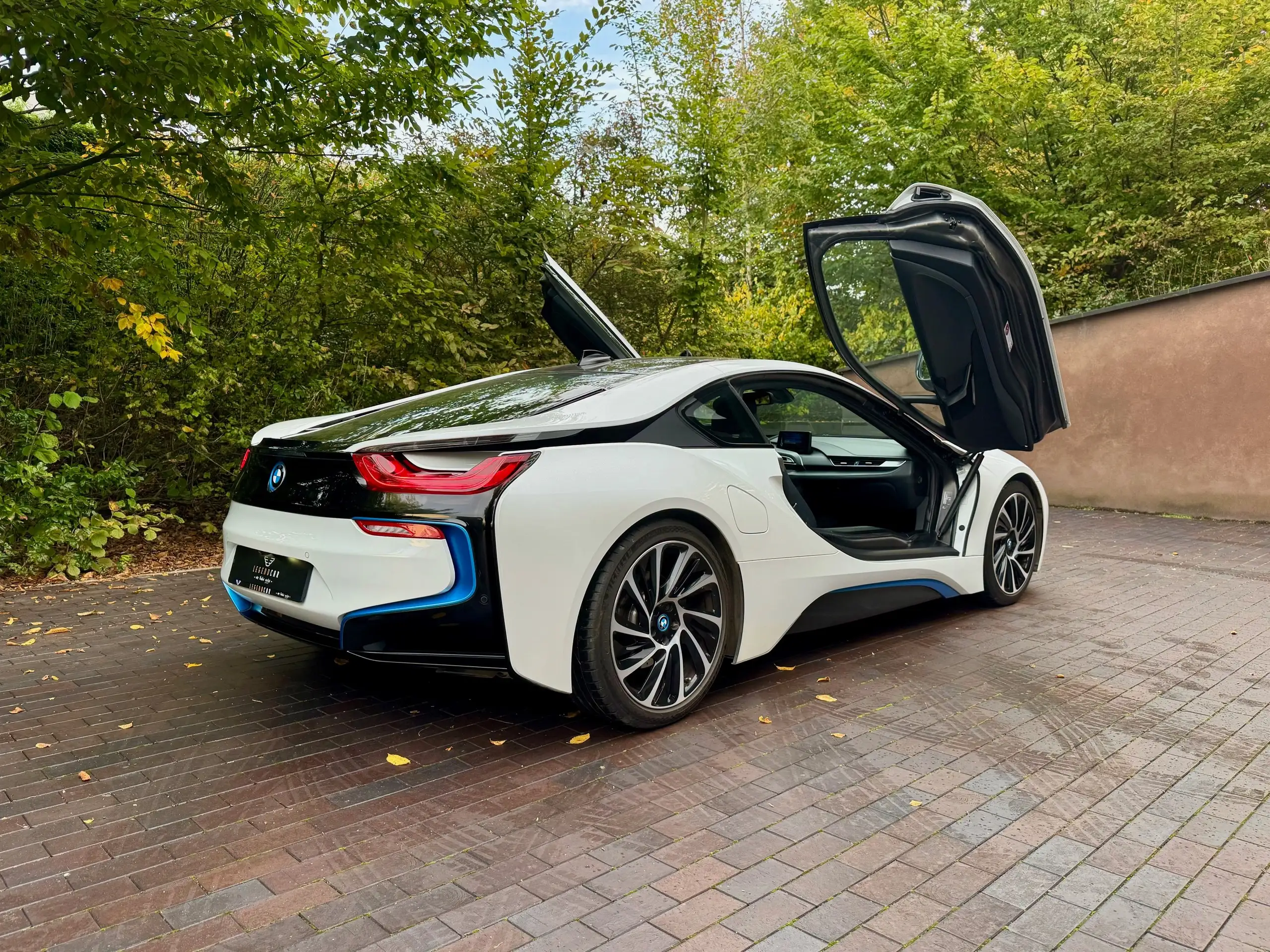 BMW - i8