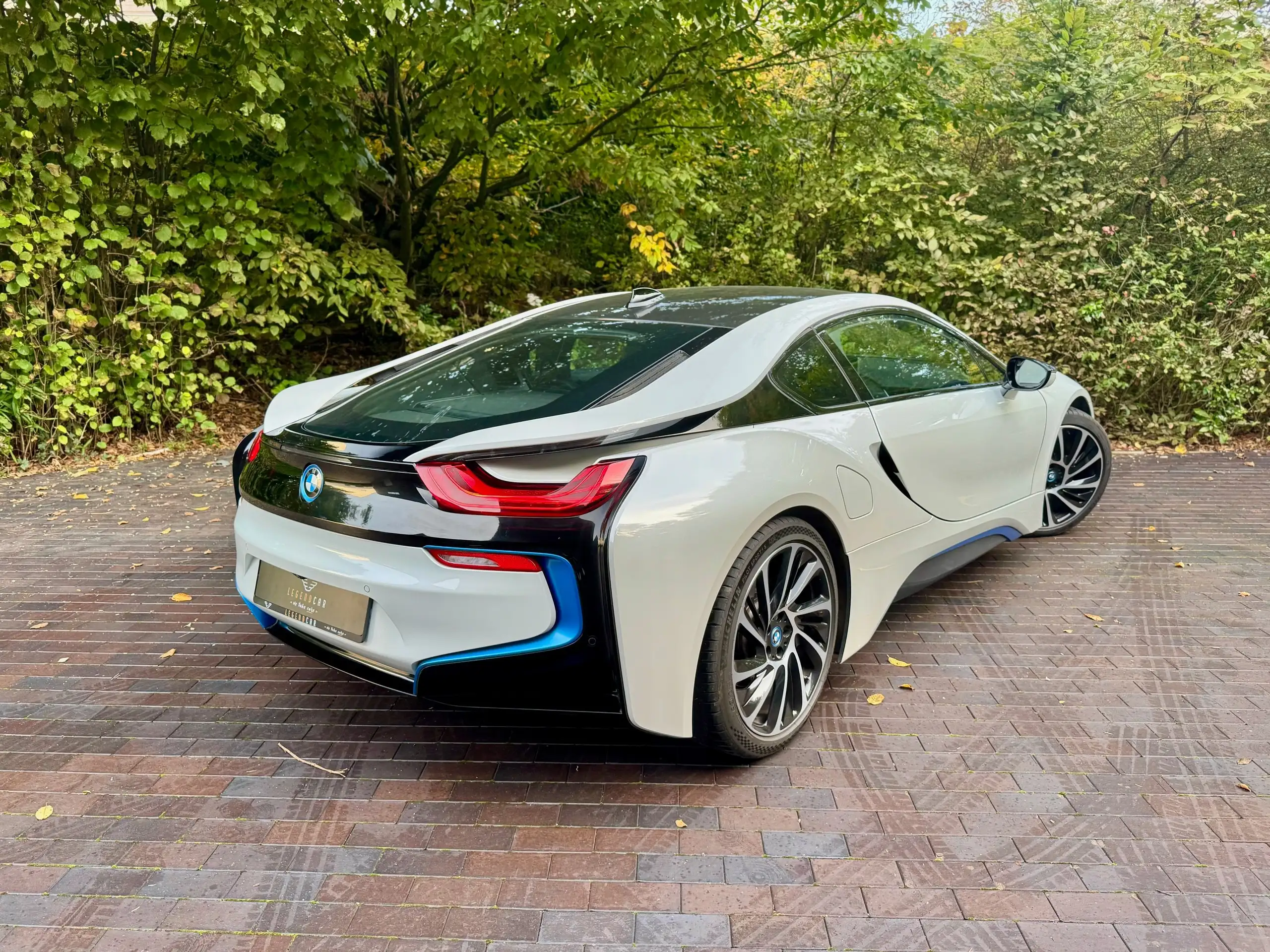 BMW - i8