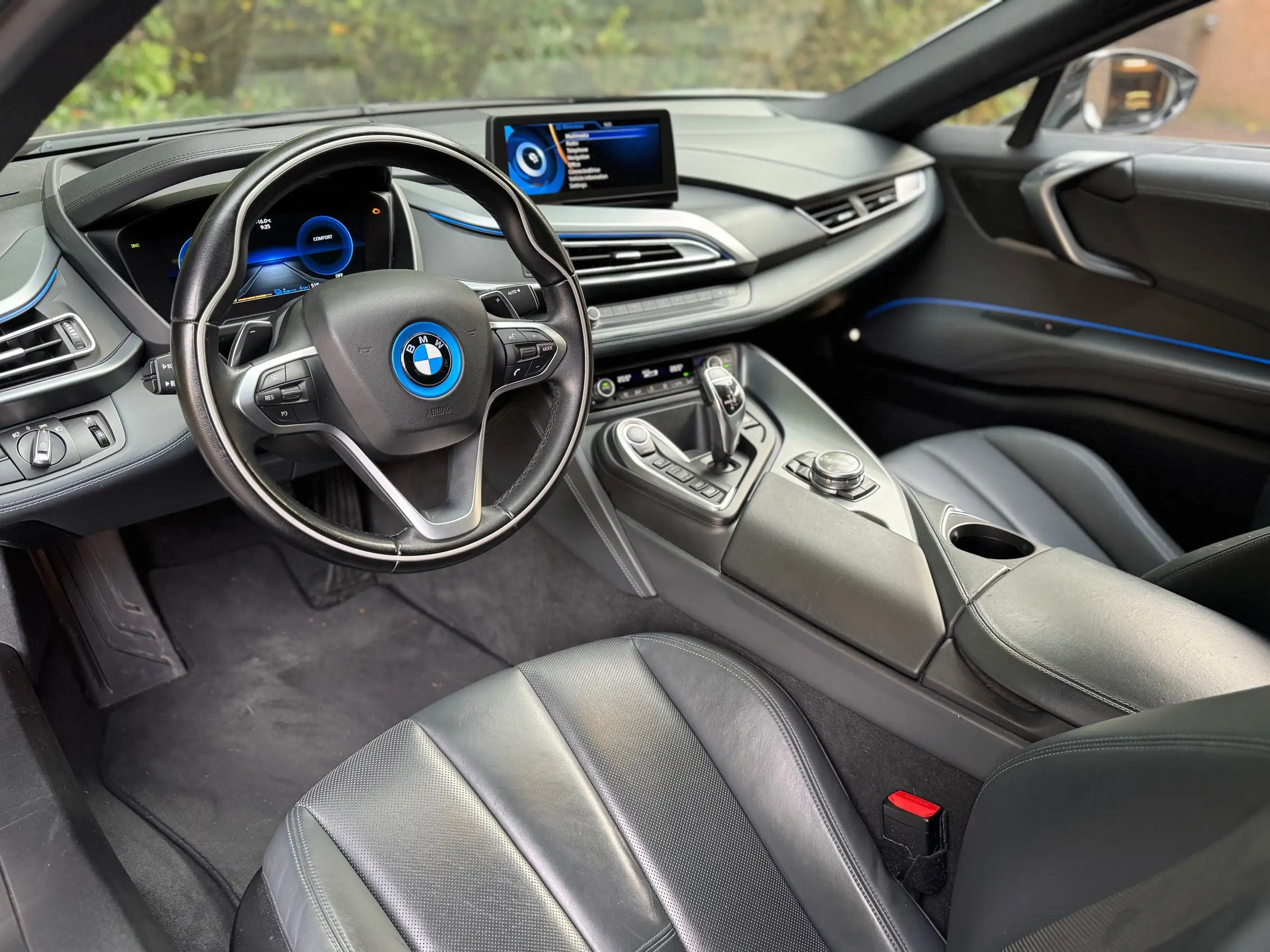 BMW - i8