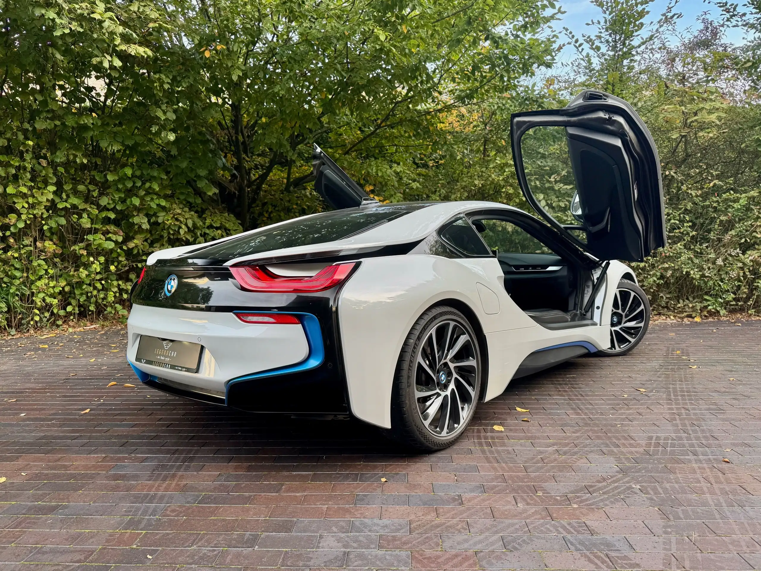 BMW - i8