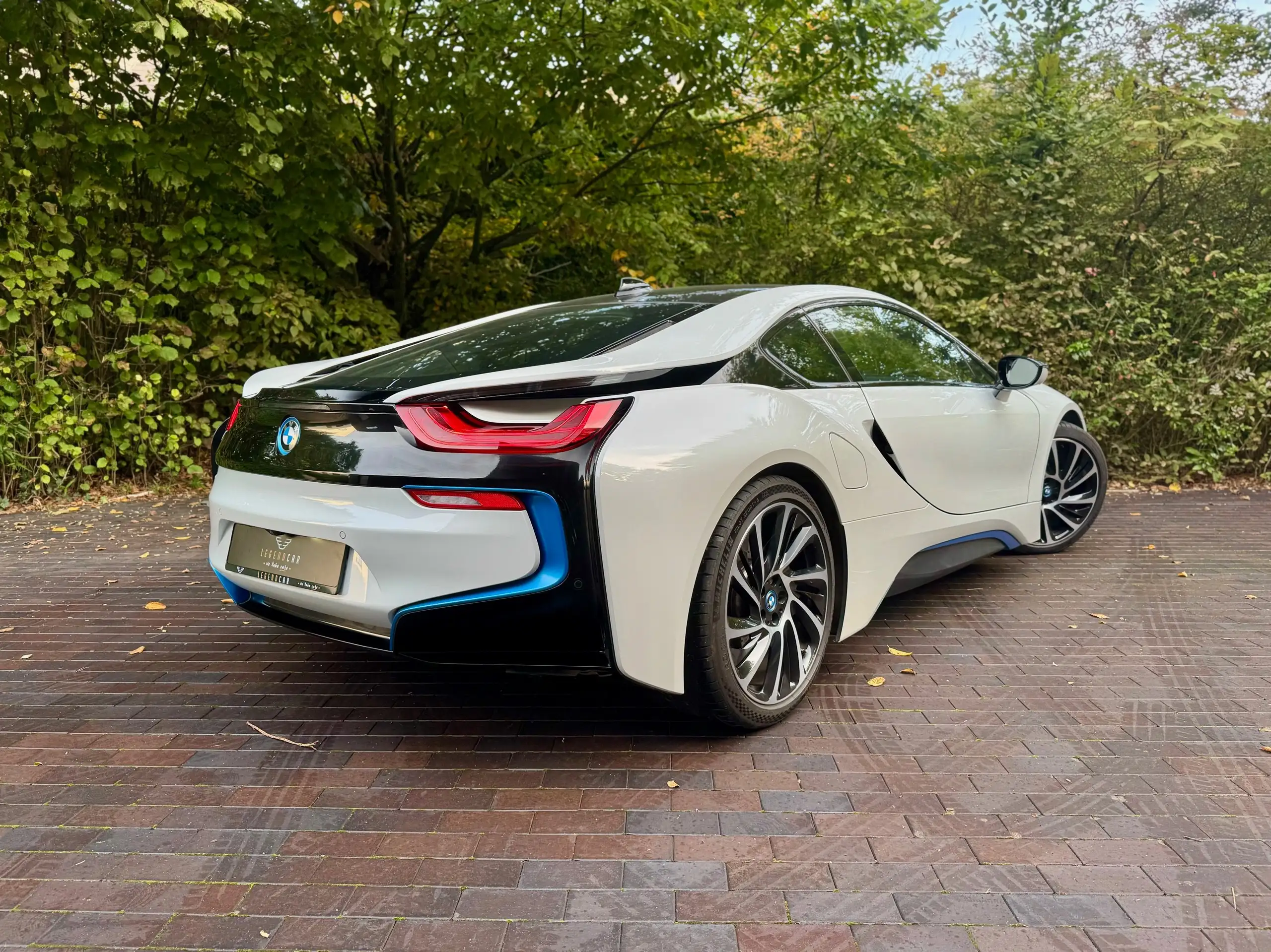 BMW - i8