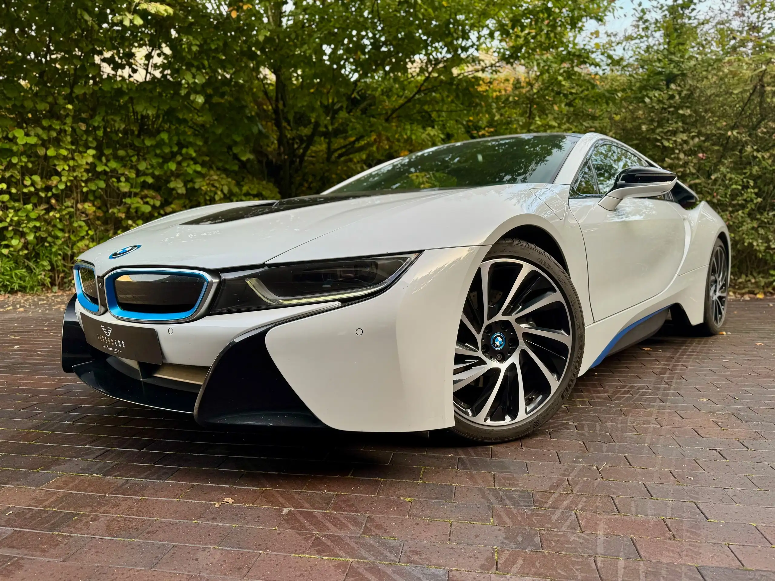 BMW - i8