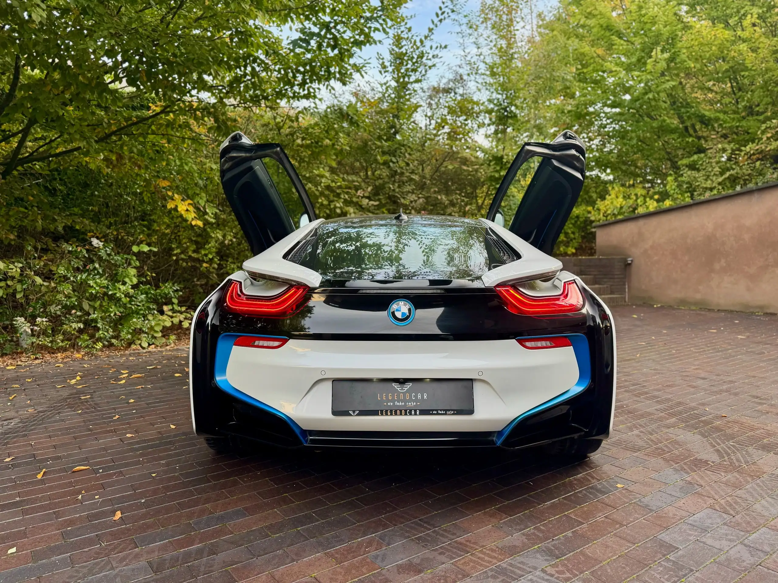 BMW - i8