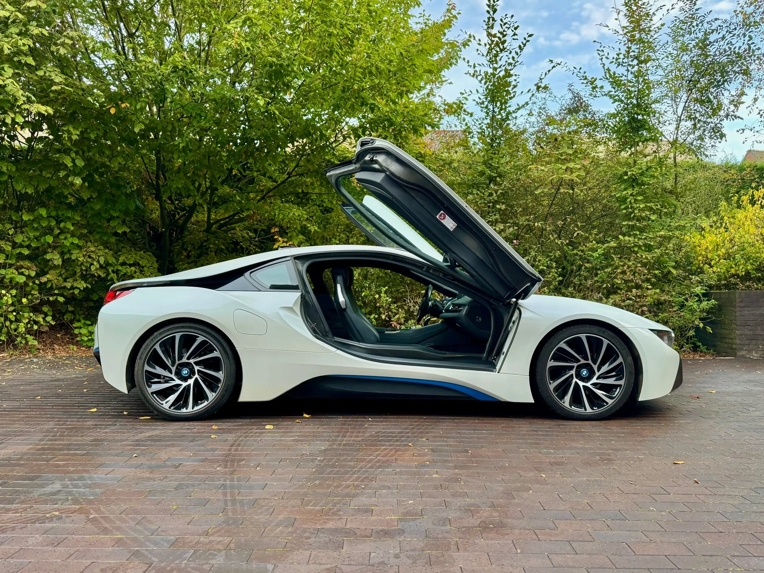 BMW - i8