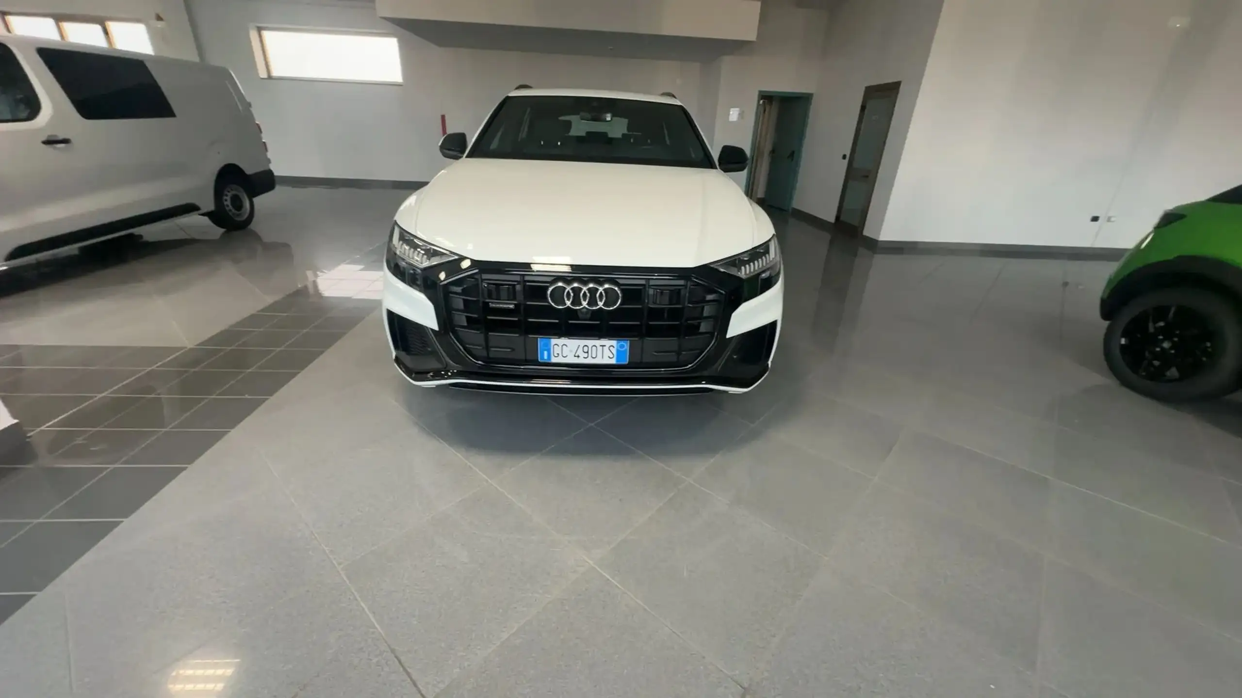 Audi - Q8