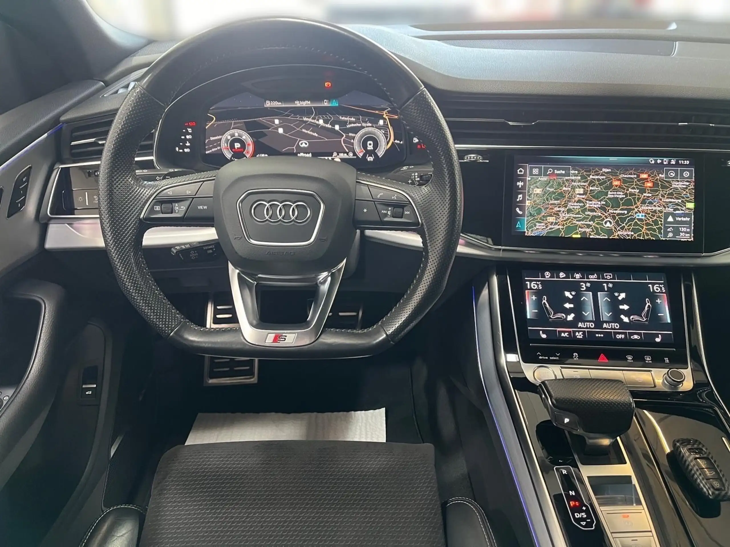 Audi - Q8