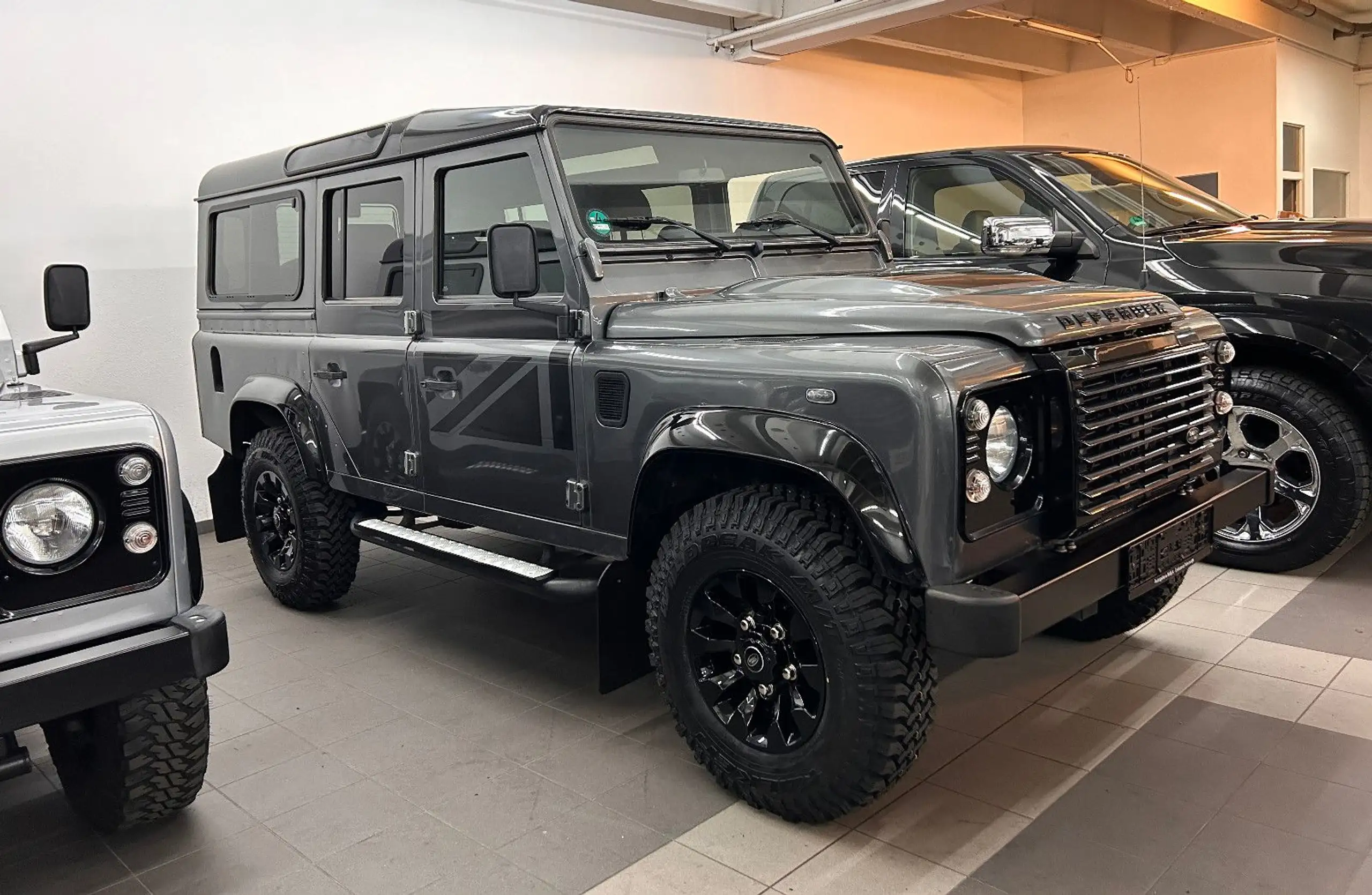 Land Rover - Defender