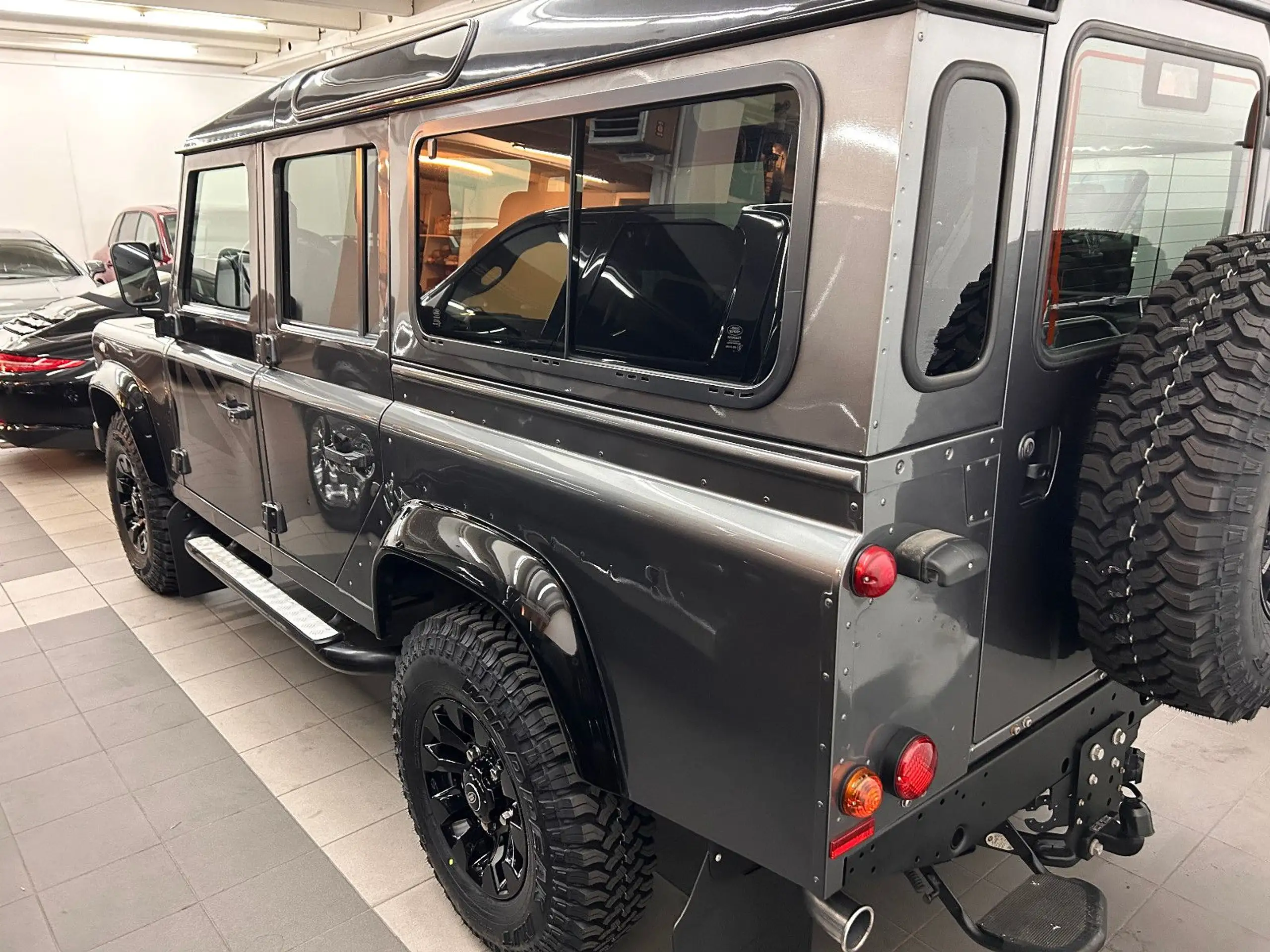 Land Rover - Defender