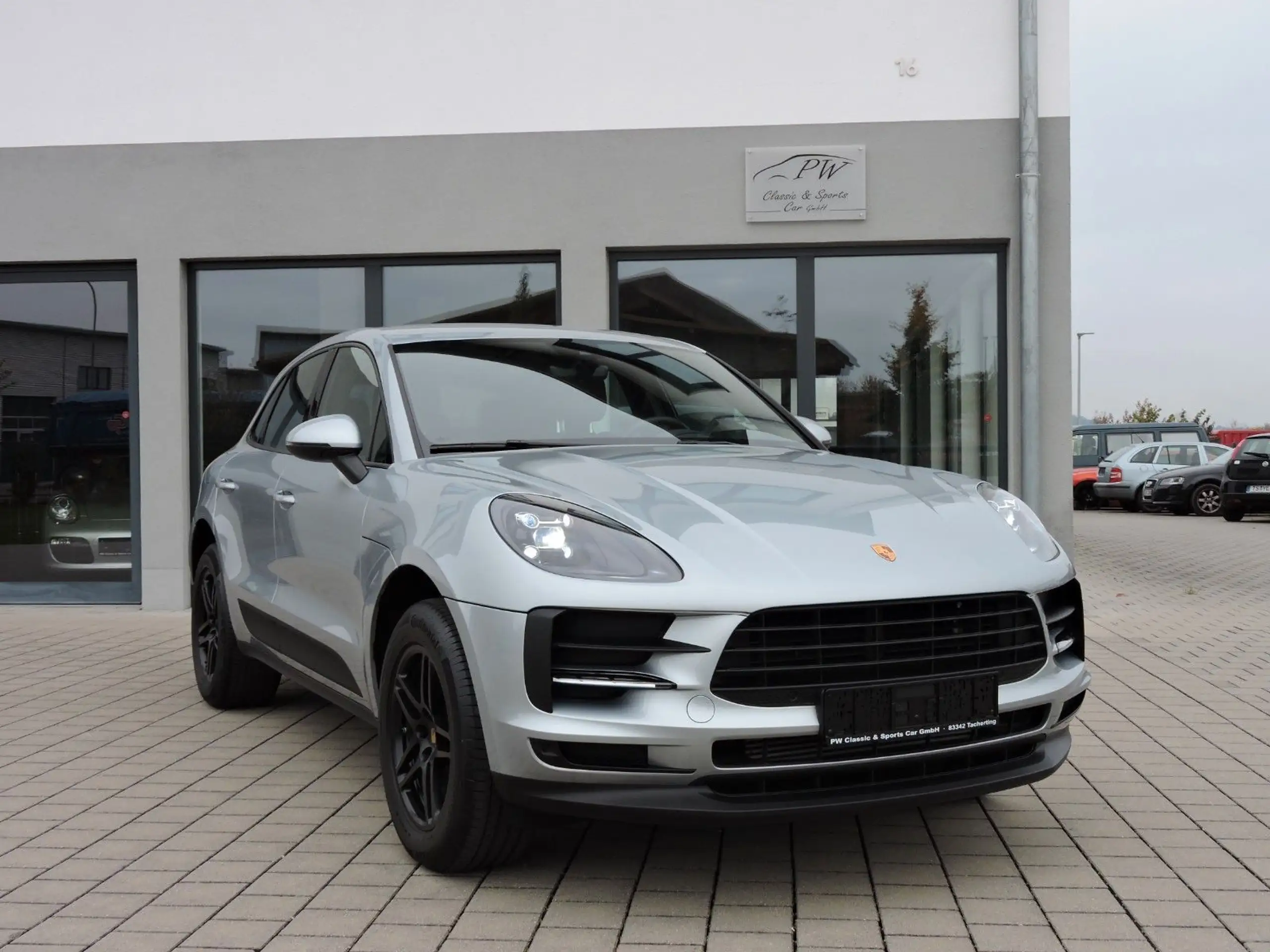 Porsche - Macan